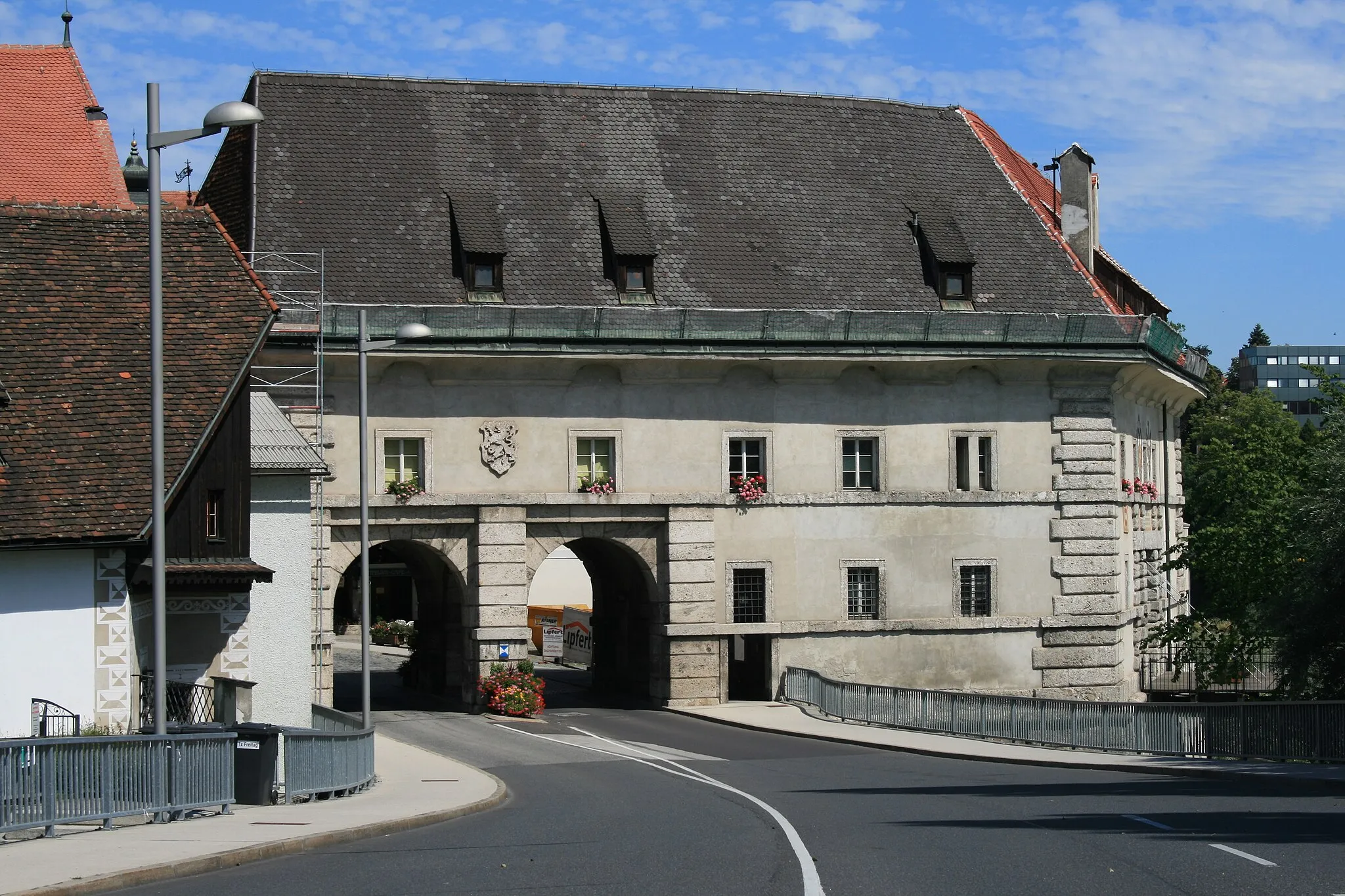 Photo showing: Das Neutor. Ein ehemaliges Steyrer Stadttor im Renaissancestil am Eingang zum Grünmarkt, Richtung Hauptplatz