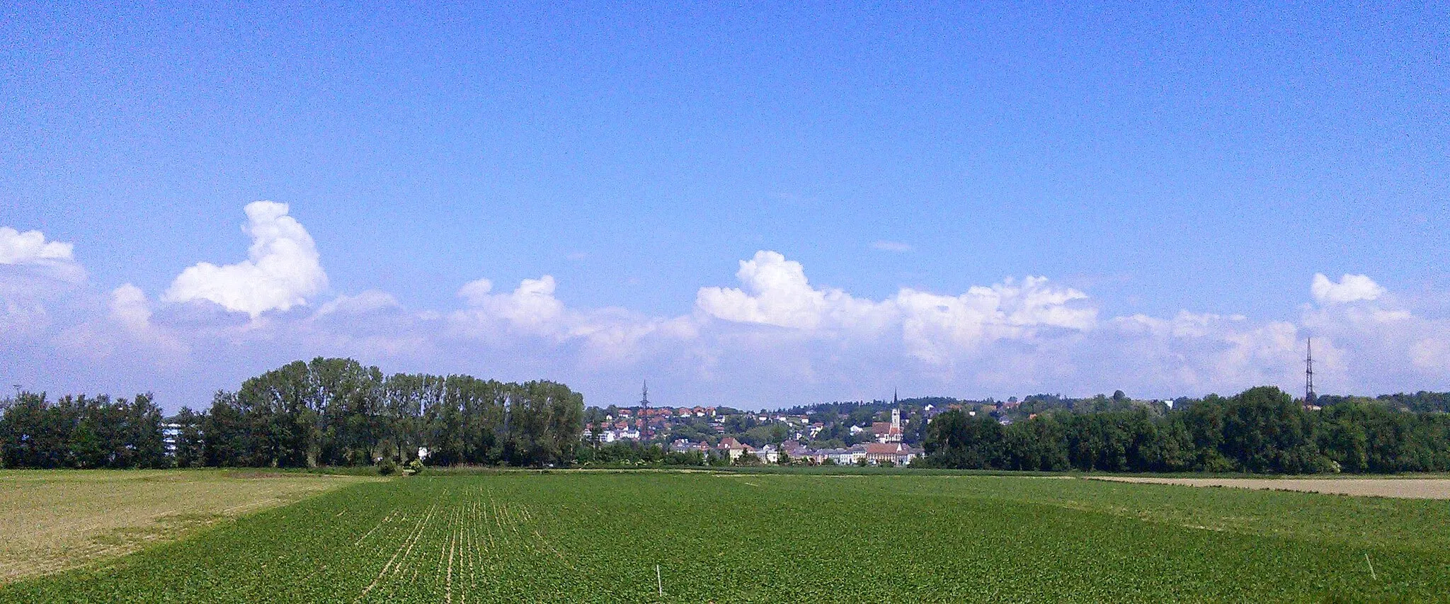 Photo showing: Mauthausen, Oberösterreich, Austria, seen from the south side of the Danube.