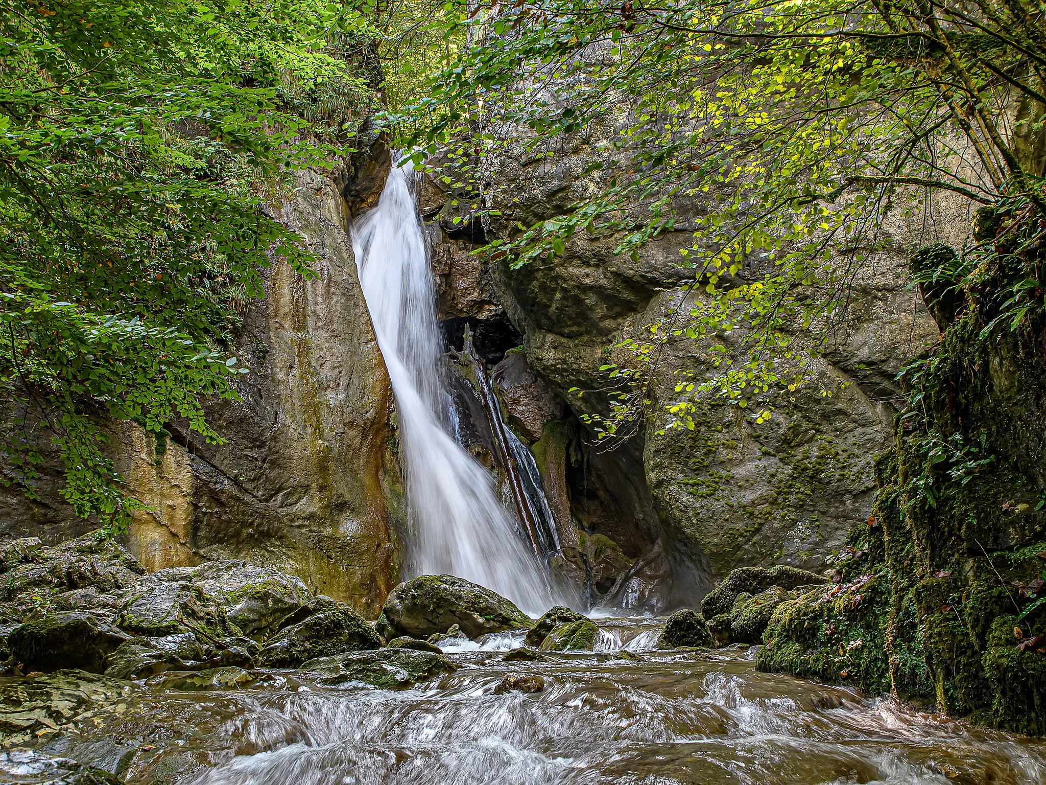 Photo showing: The Rinnerberger waterfall is hidden in the valley of the Rinnerbergerbach between Grünburg and Oberschlierbach in Upper Austria.