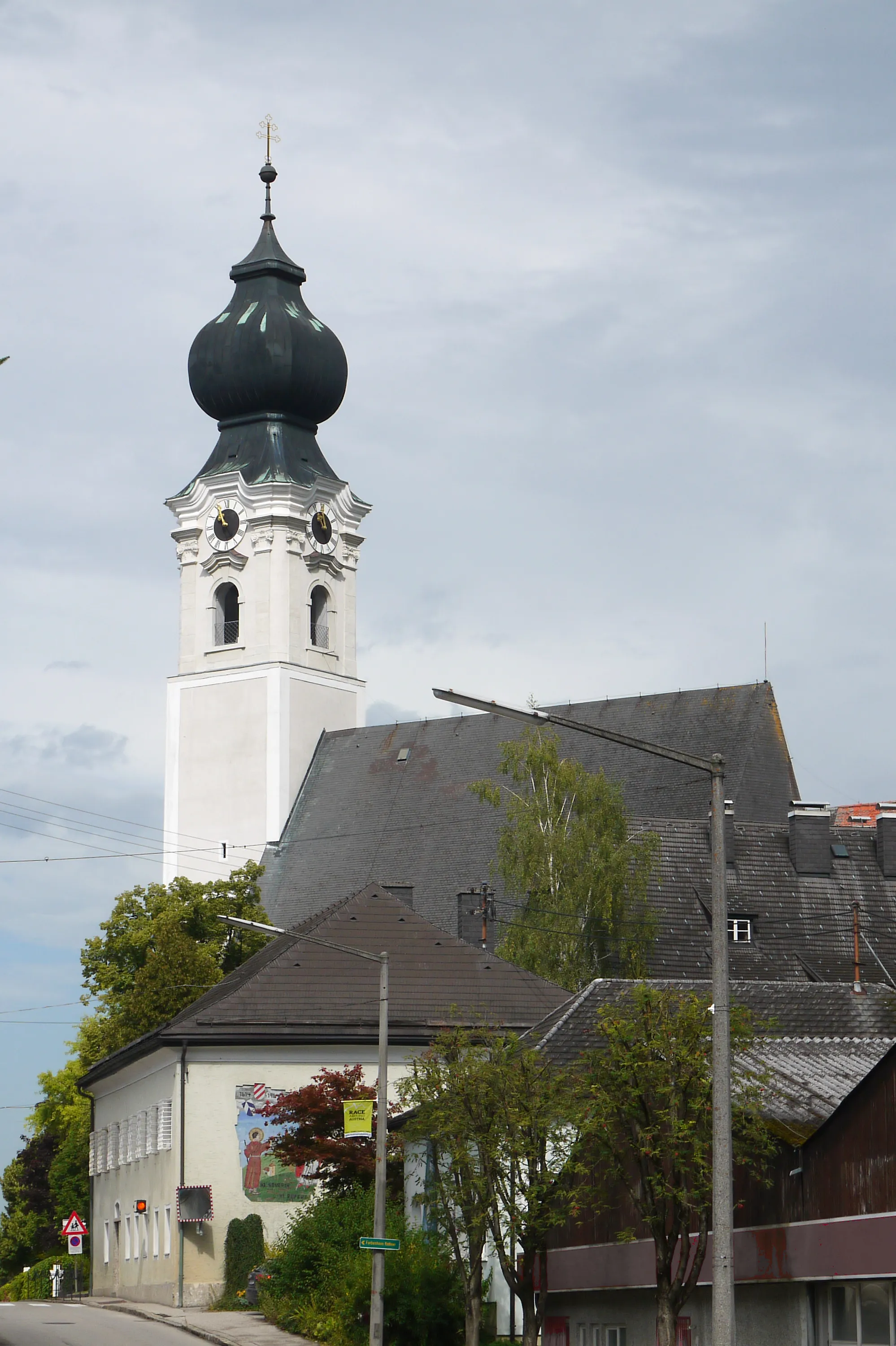 Photo showing: Kath. Pfarrkirche hl. Georg und Kriegerdenkmal