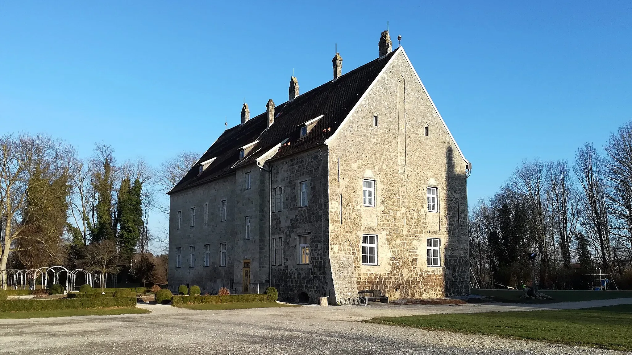 Photo showing: Die Burg Obernberg ist eine Höhenburg in der gleichnamigen Gemeinde im Bezirk Ried im Innkreis von Oberösterreich.