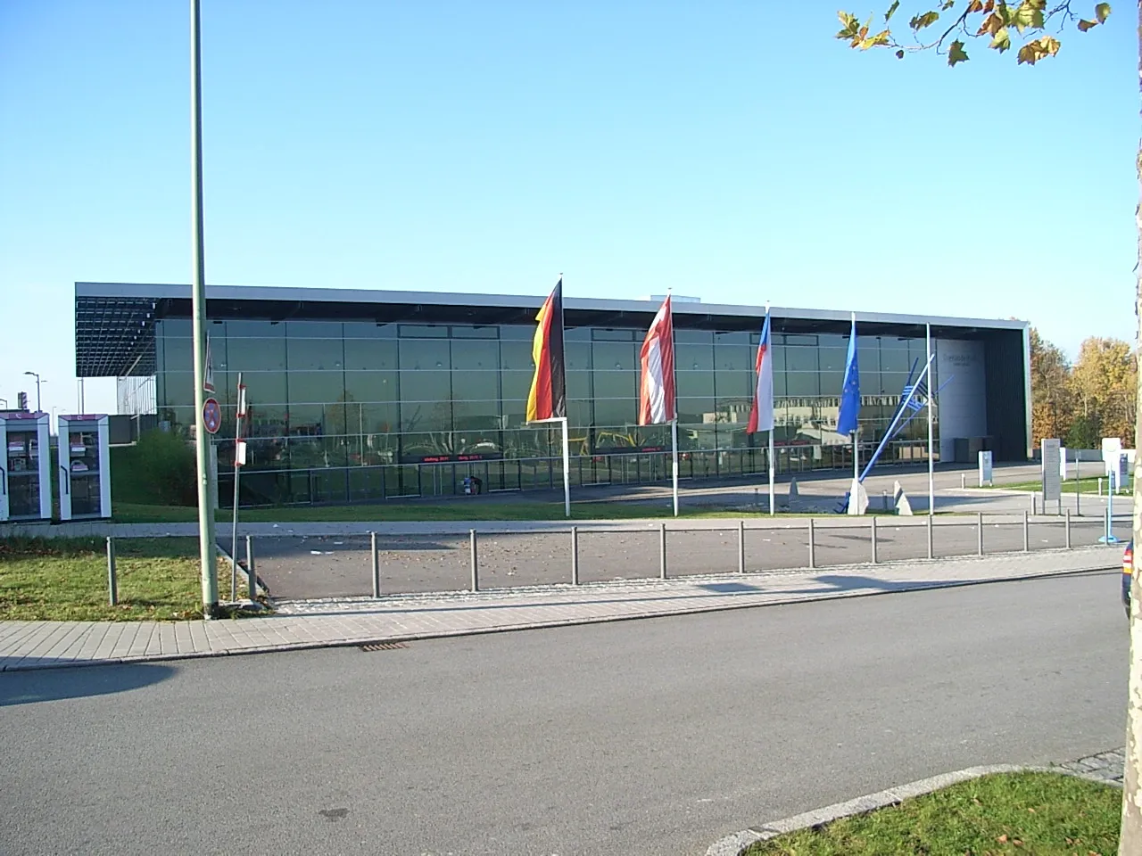 Photo showing: Beschreibung: Dreiländerhalle Passau

Quelle: Bild selbst erstellt
Datum: 7. November 2006
Autor: Konrad Lackerbeck