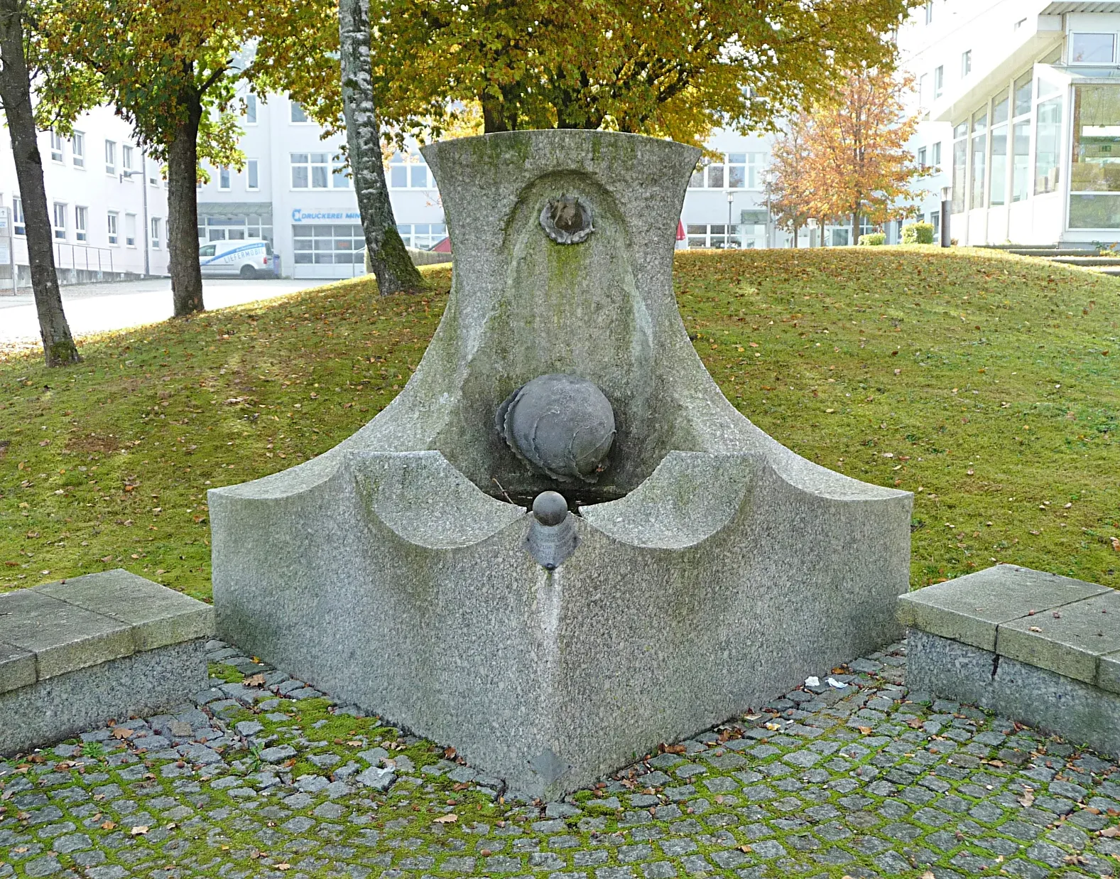 Photo showing: Der Schöpferbrunnen von Leopold Hafner an der Dr. Ernst-Derra-Straße in Passau-Kohlbruck
