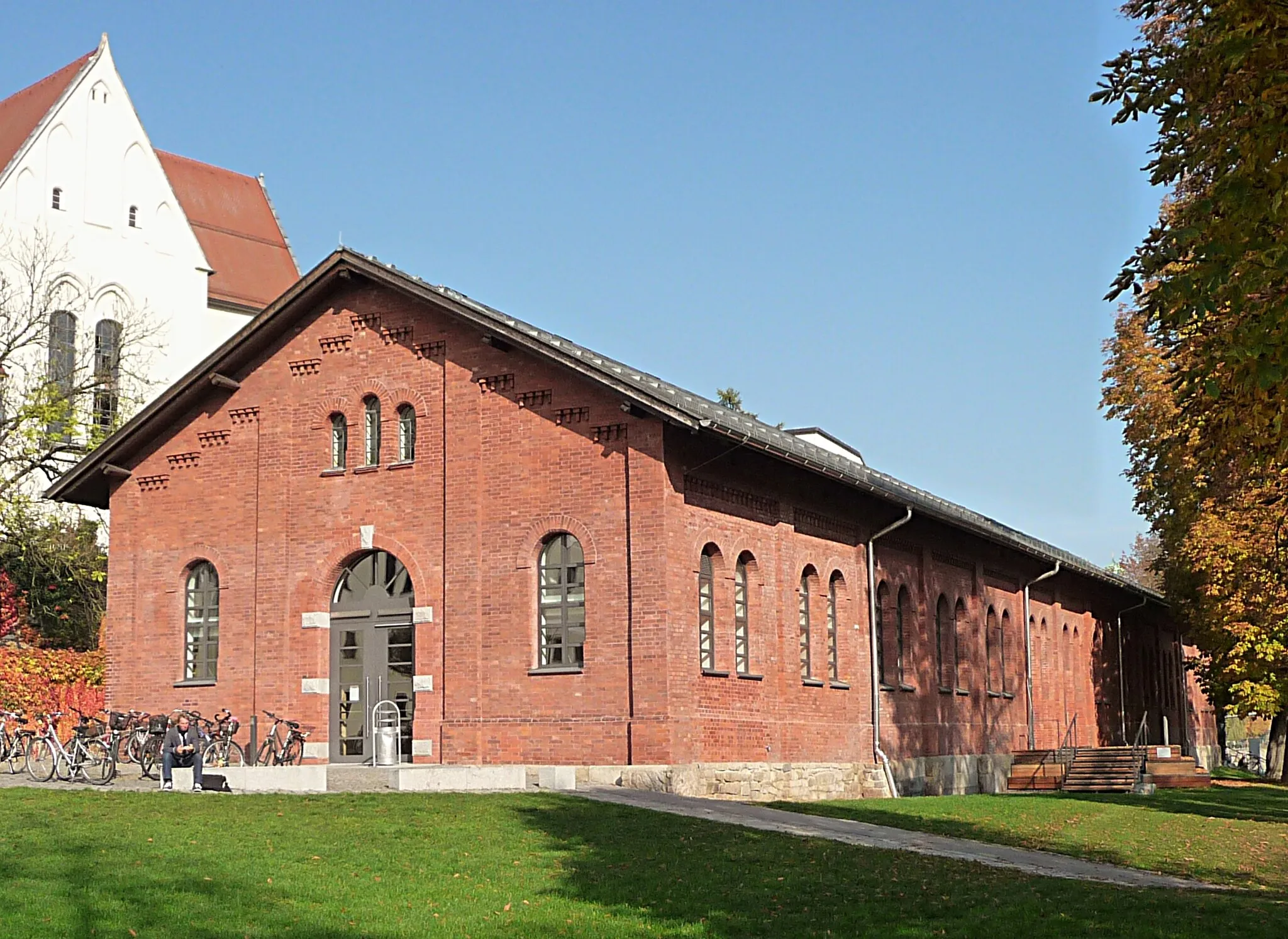 Photo showing: Das denkmalgeschützte ehemalige Exerzierhaus der Garnison Passau, Innstraße 23