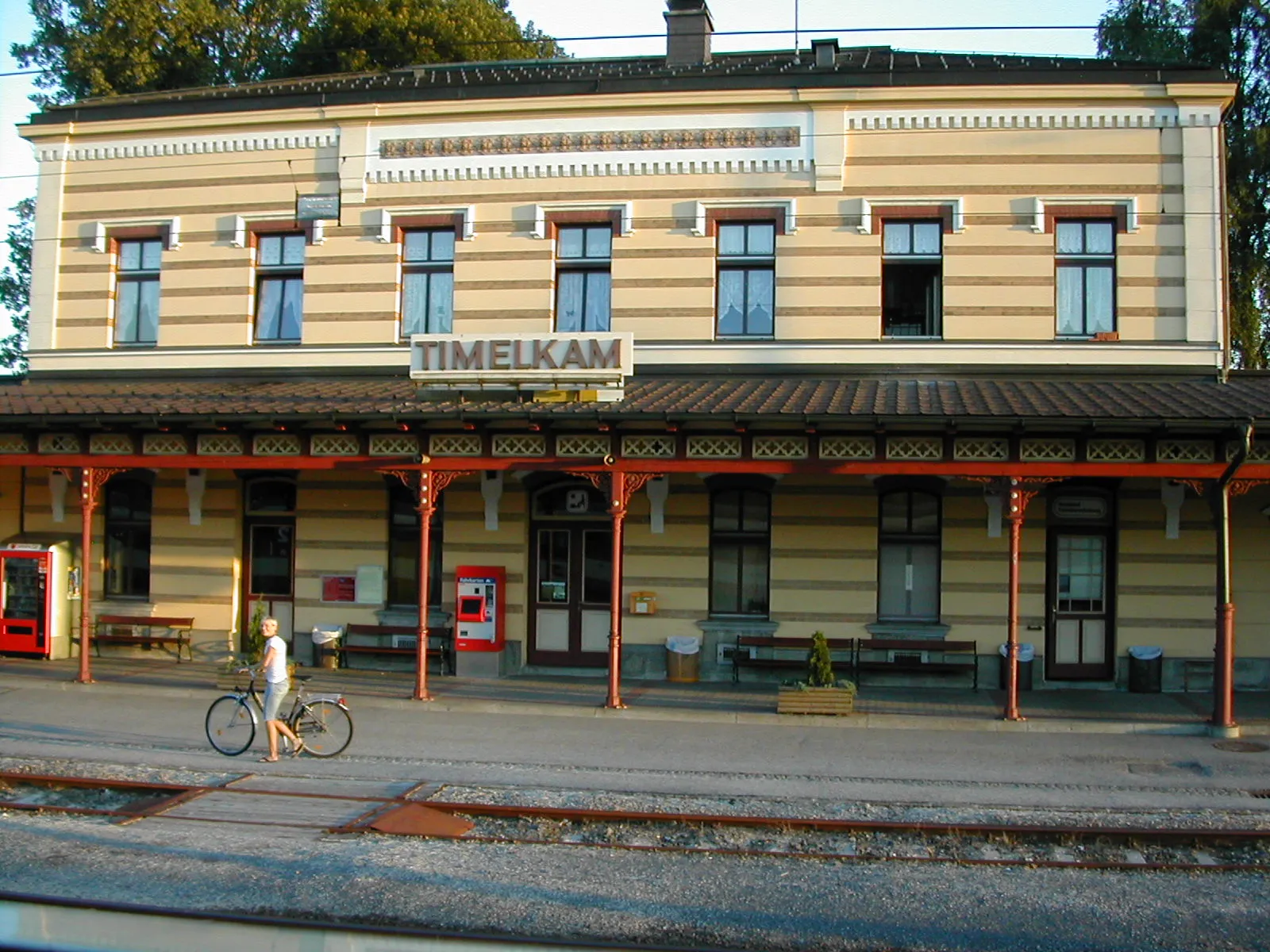 Photo showing: train station, Timelkam, Upper Austria

This media shows the protected monument with the number 47423 in Austria. (Commons, de, Wikidata)