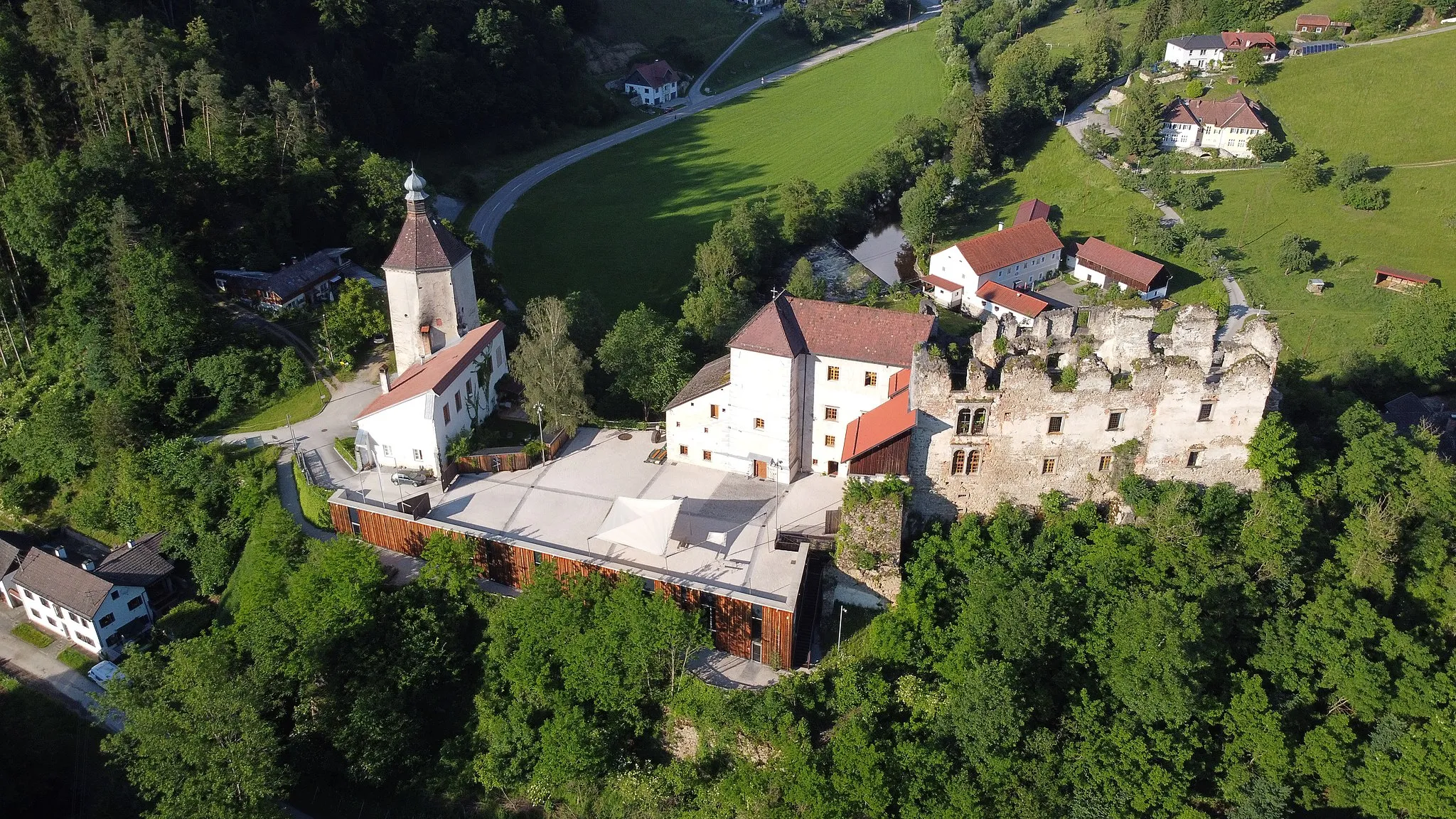 Photo showing: Die Burg(ruine) vom Süd-Westen aus gesehen