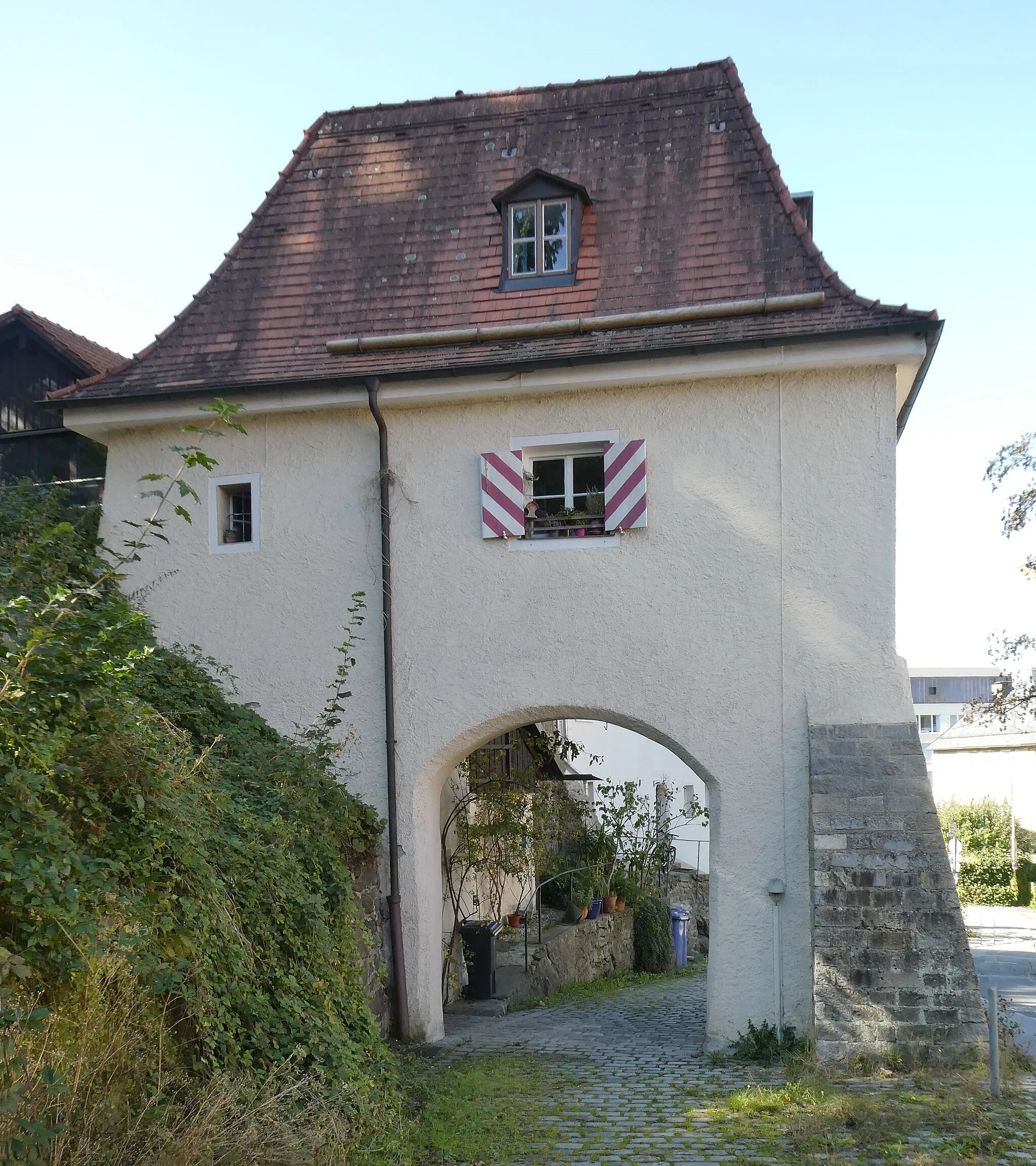 Photo showing: Das Linzer Tor oder Schneckentor in der Passauer Innstadt, von Osten gesehen.