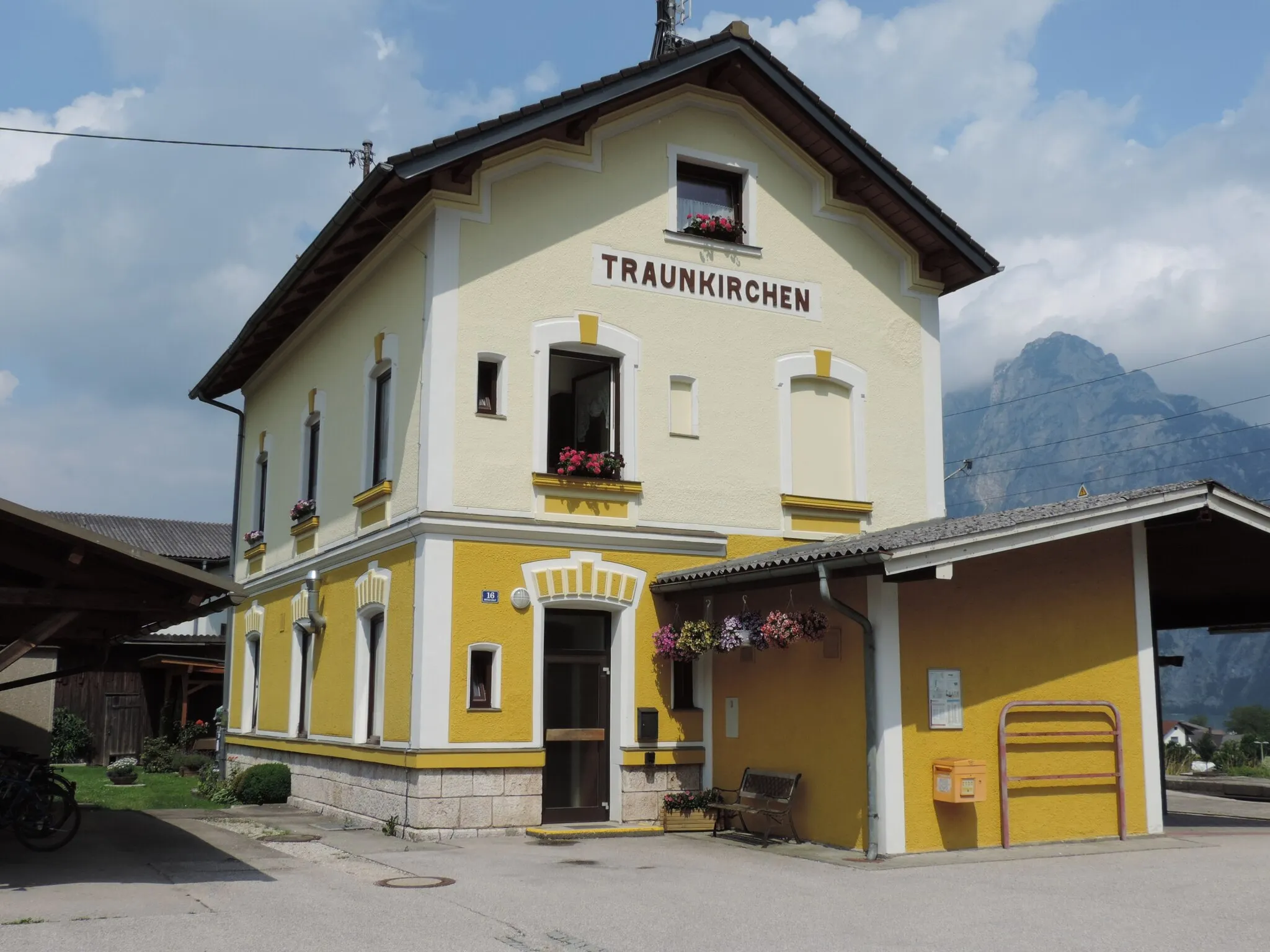 Photo showing: Traunkirchen train station in Upper Austria