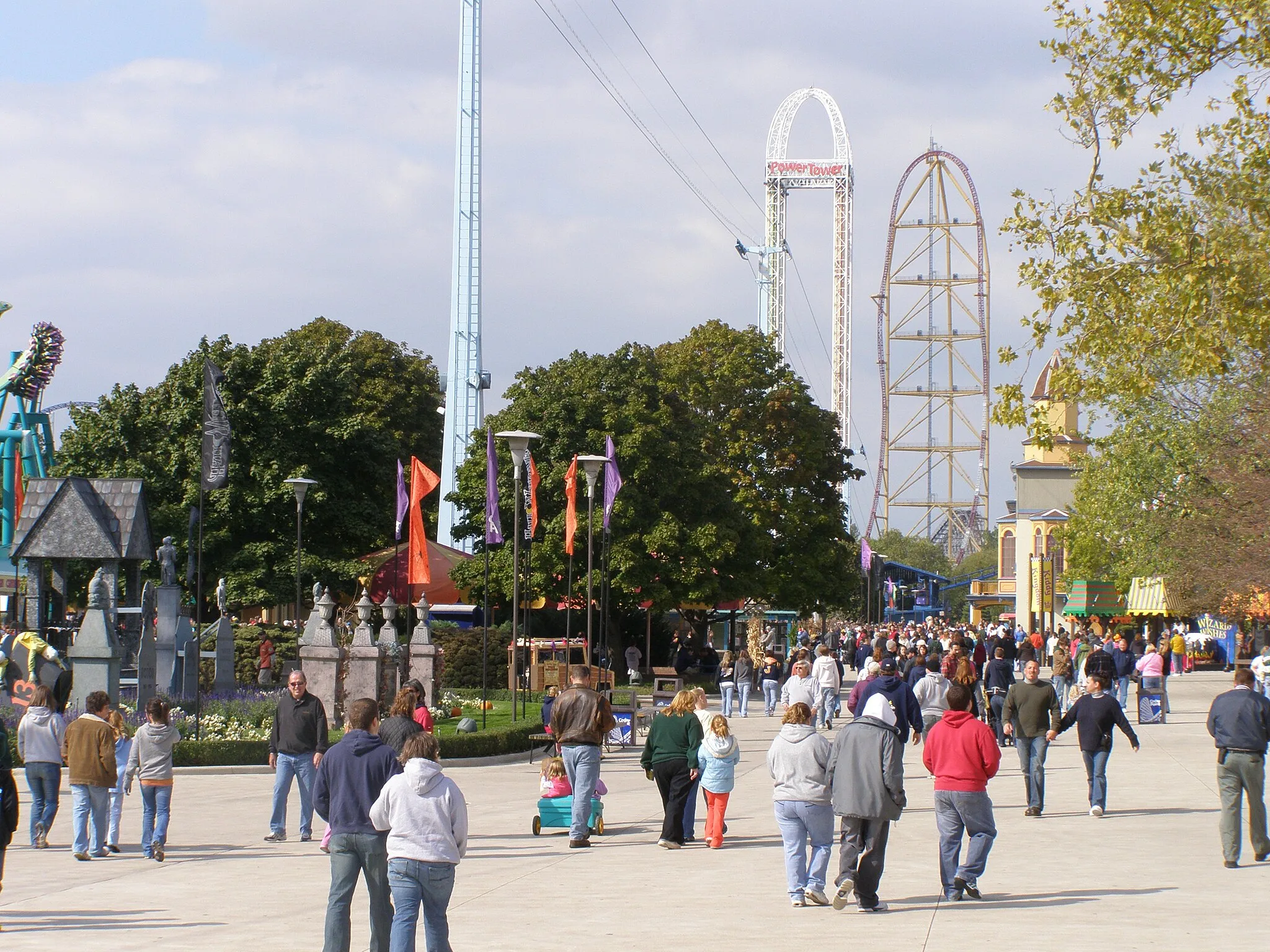 Photo showing: The Midway at Cedar Point.