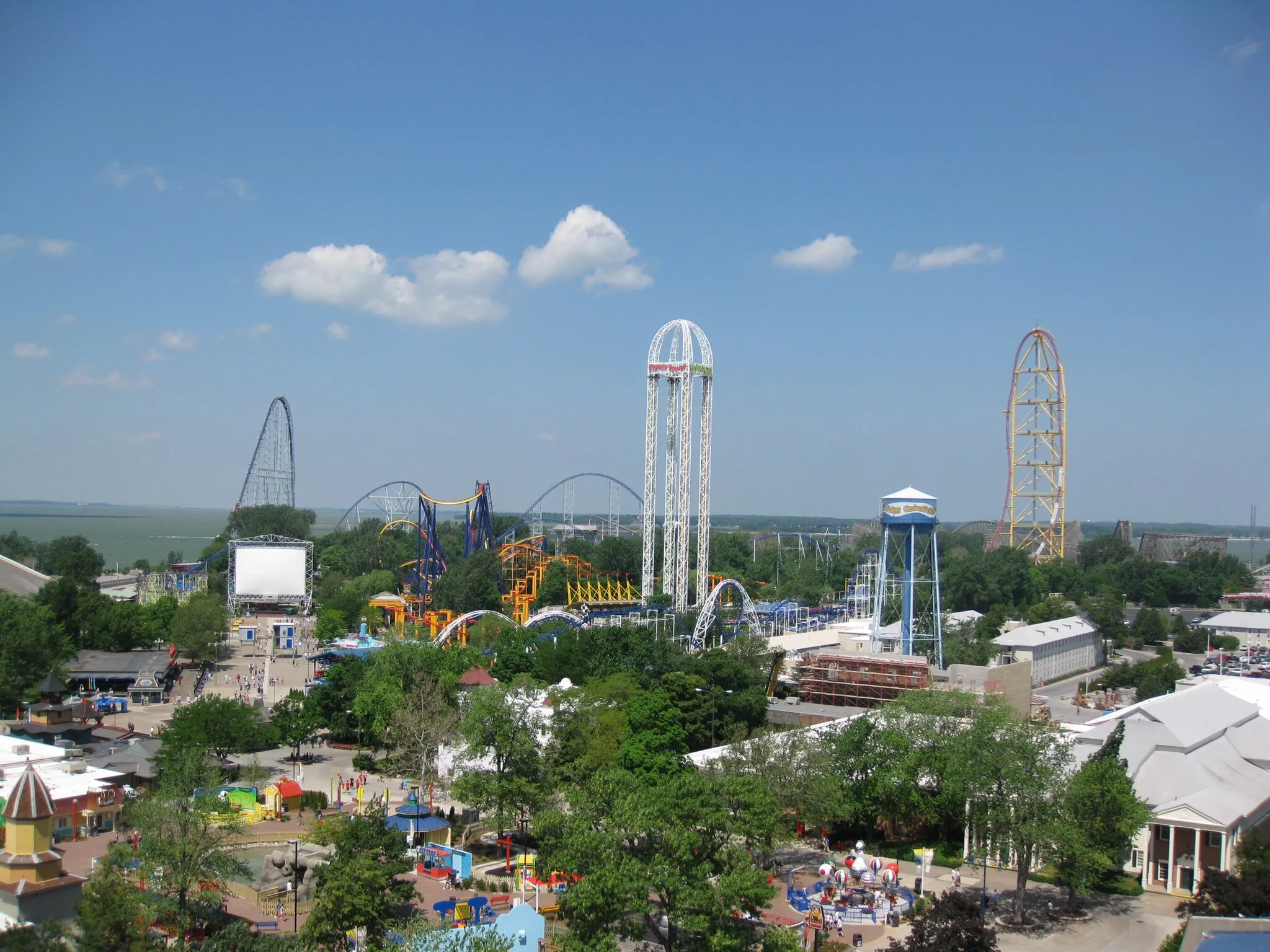 Photo showing: Cedar Point sky-view