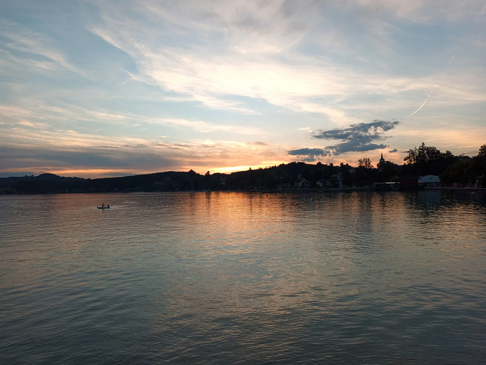 Photo showing: Sunset over Attersee lake in Austria in August 2022