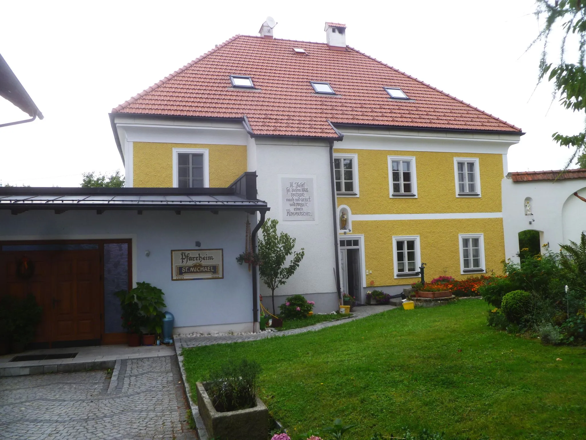 Photo showing: Pfarrhof, Kaplanstöckl, Volkskundliches Museum