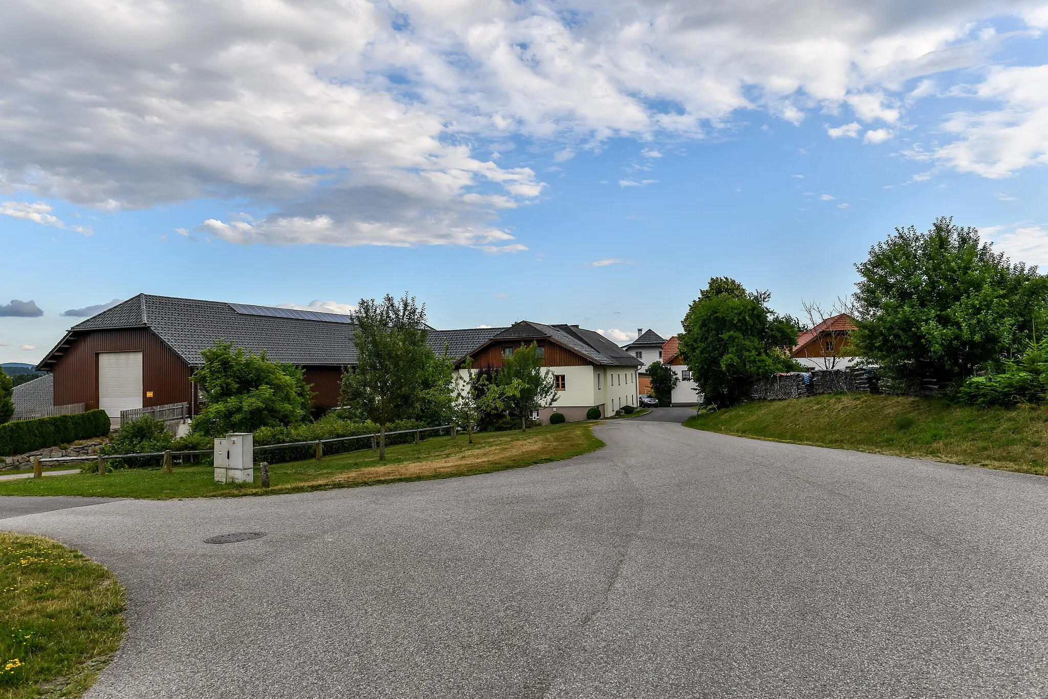 Photo showing: Bad Leonfelden, 21. Juli 2023: Blick zum Hof Oberstiftung 4 von Norden