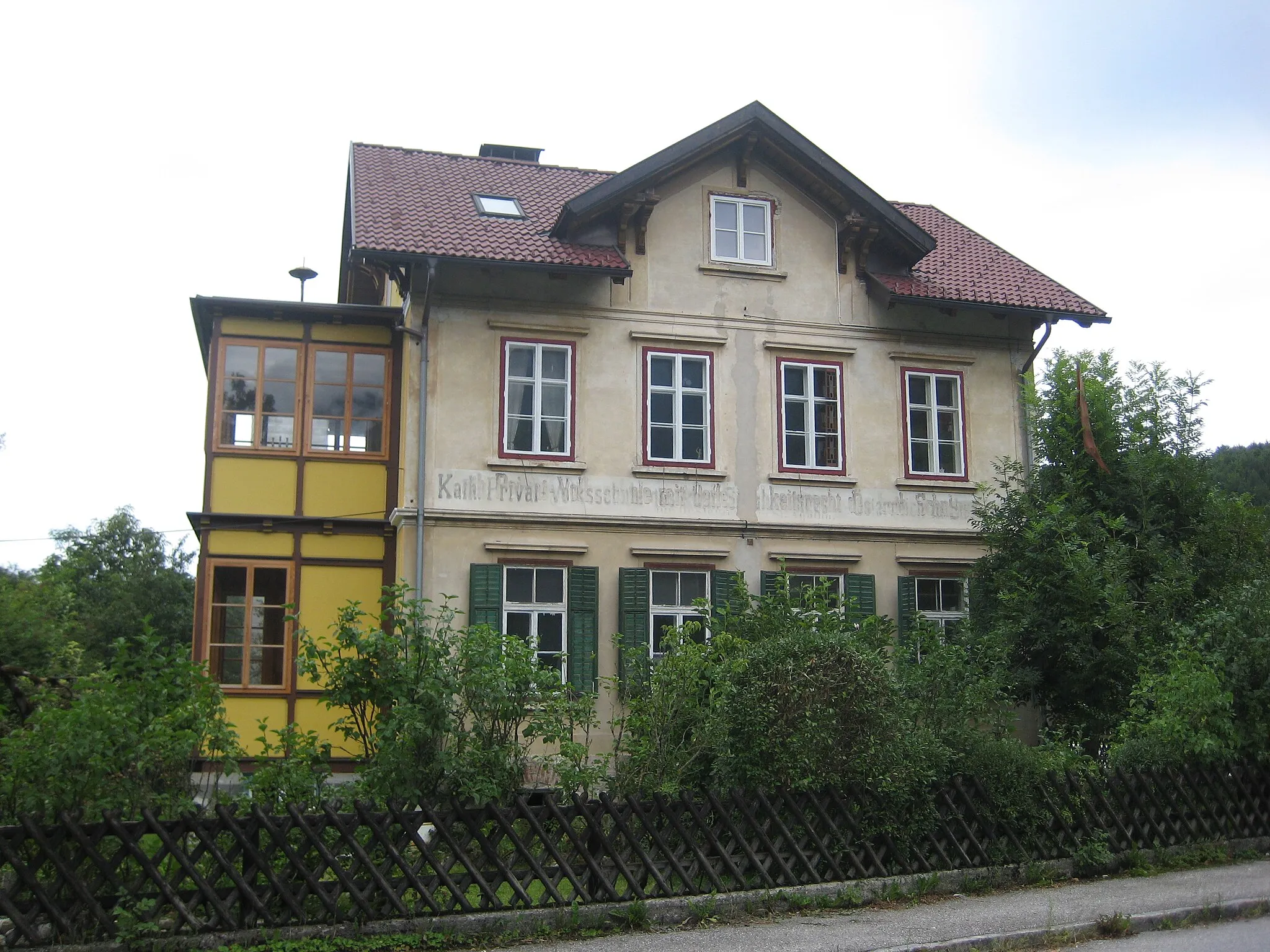 Photo showing: Wohnhaus, ehem. kath. Privatschule