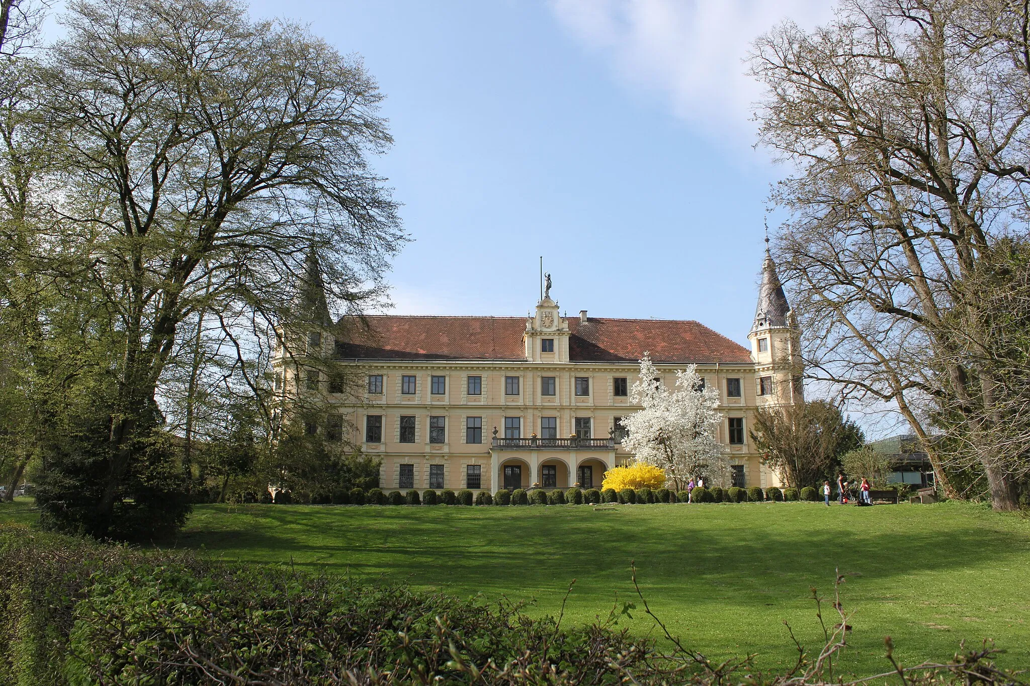 Photo showing: Schloss Puchberg