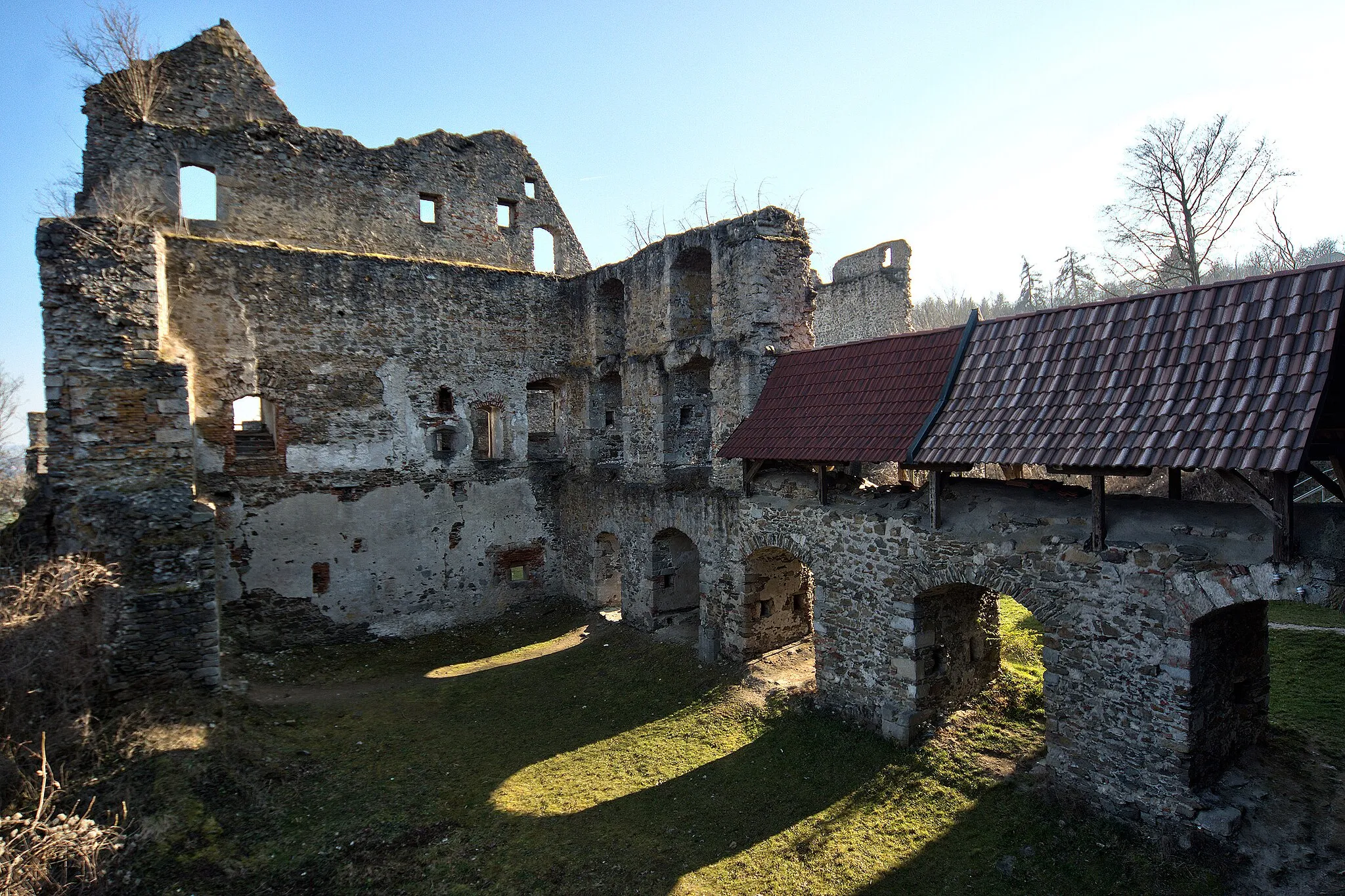Photo showing: Burgruine Schaunberg. Die Mauern lassen die ehemaligen Wohnräume erkennen.