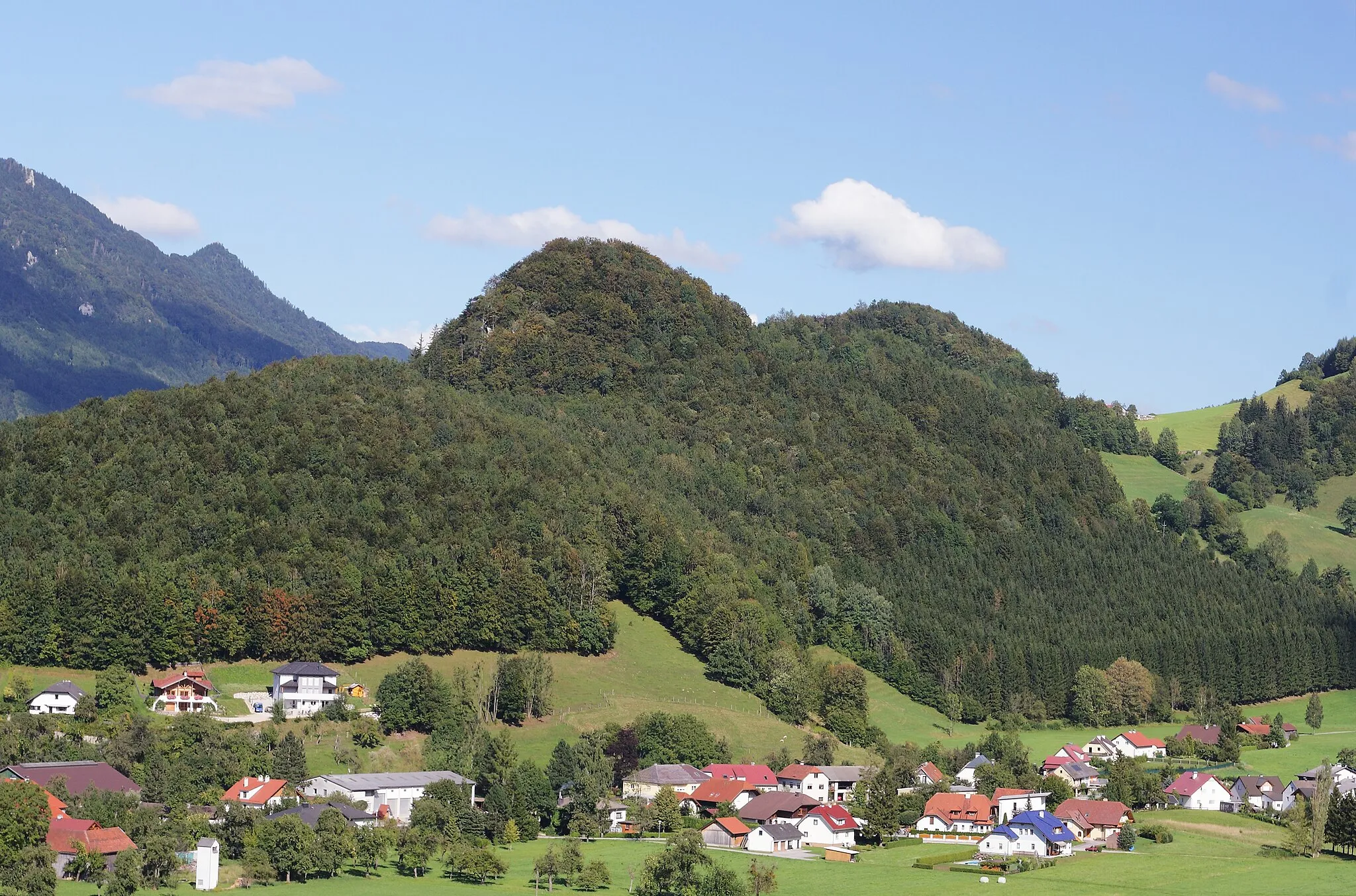 Photo showing: Das Steinköpfl in Molln. Blick vom Hang des Rammelspitzes