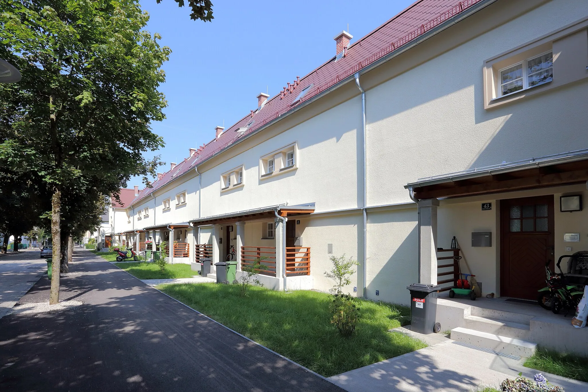 Photo showing: Hatschek-Siedlung mit den Häusern Hans Hatschek-Straße 27-45 in der oberösterreichischen Bezirkshauptstadt Vöcklabruck.