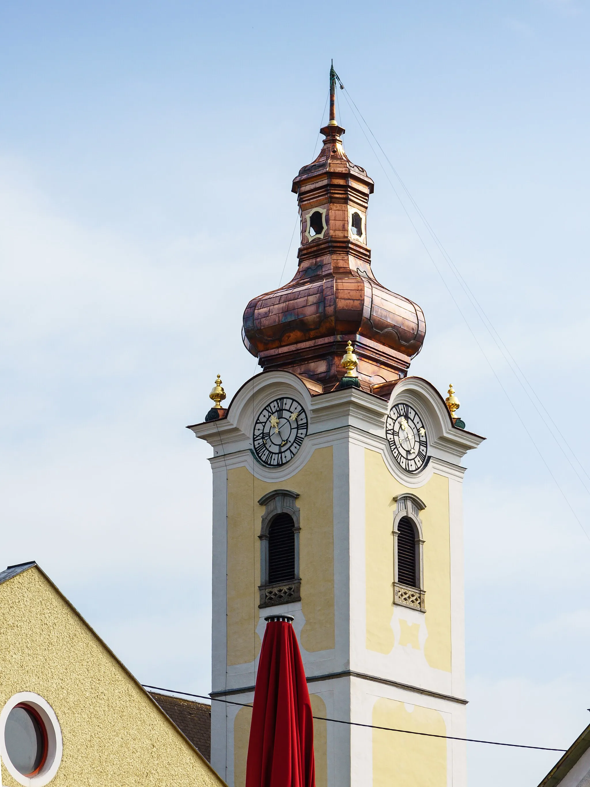 Photo showing: Kath. Pfarrkirche hl. Stephan, Pfarrgasse in Hartkirchen

This media shows the protected monument with the number 4121 in Austria. (Commons, de, Wikidata)