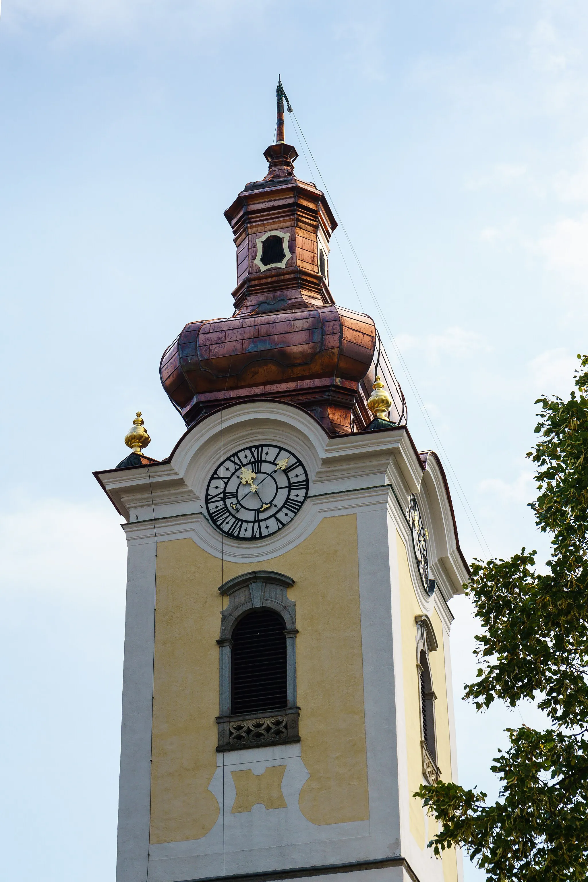 Photo showing: Kath. Pfarrkirche hl. Stephan, Pfarrgasse in Hartkirchen

This media shows the protected monument with the number 4121 in Austria. (Commons, de, Wikidata)