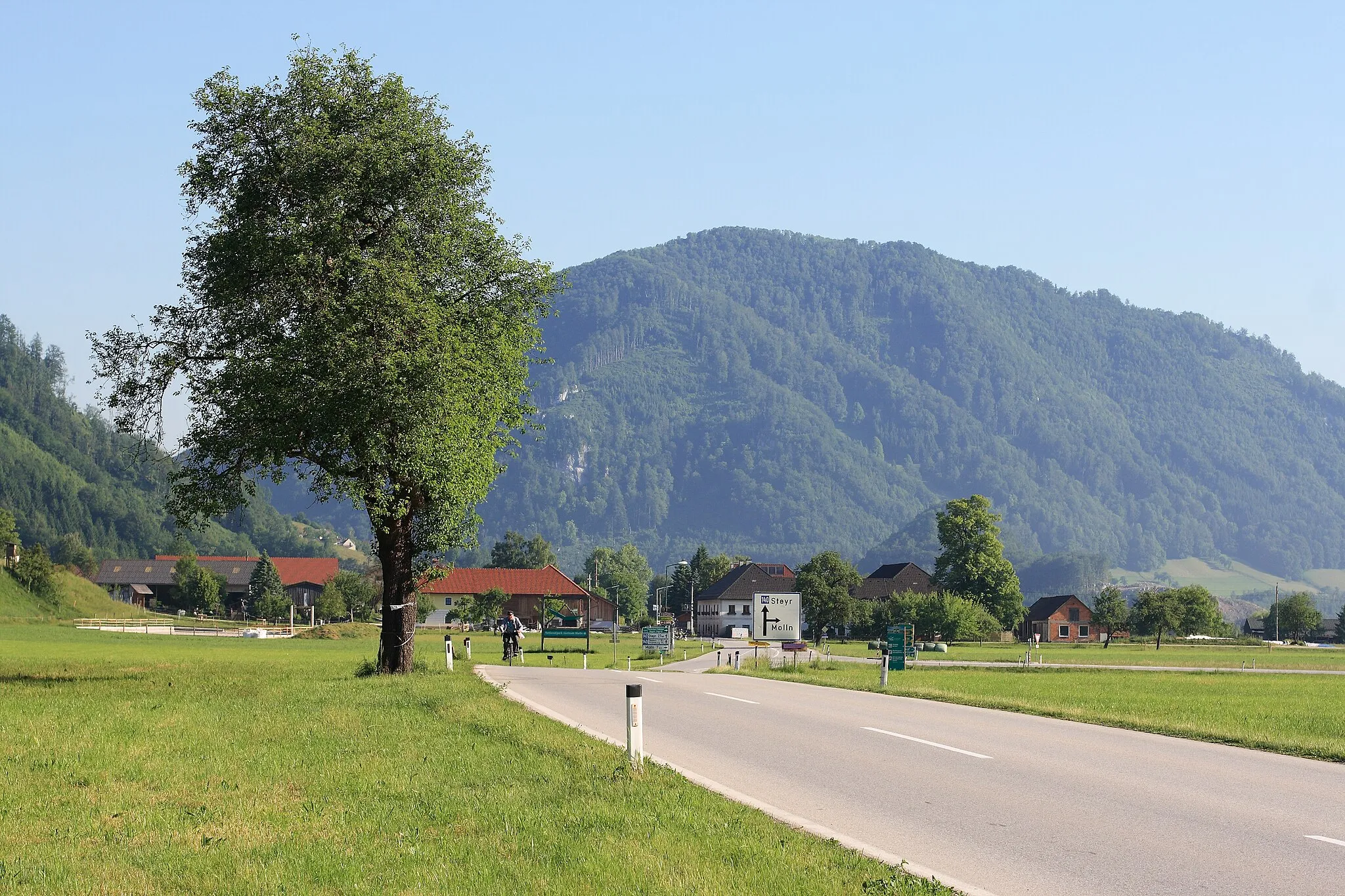 Photo showing: Die Steyrtalstraße kurz nach dem Leonsteiner Ortszentrum