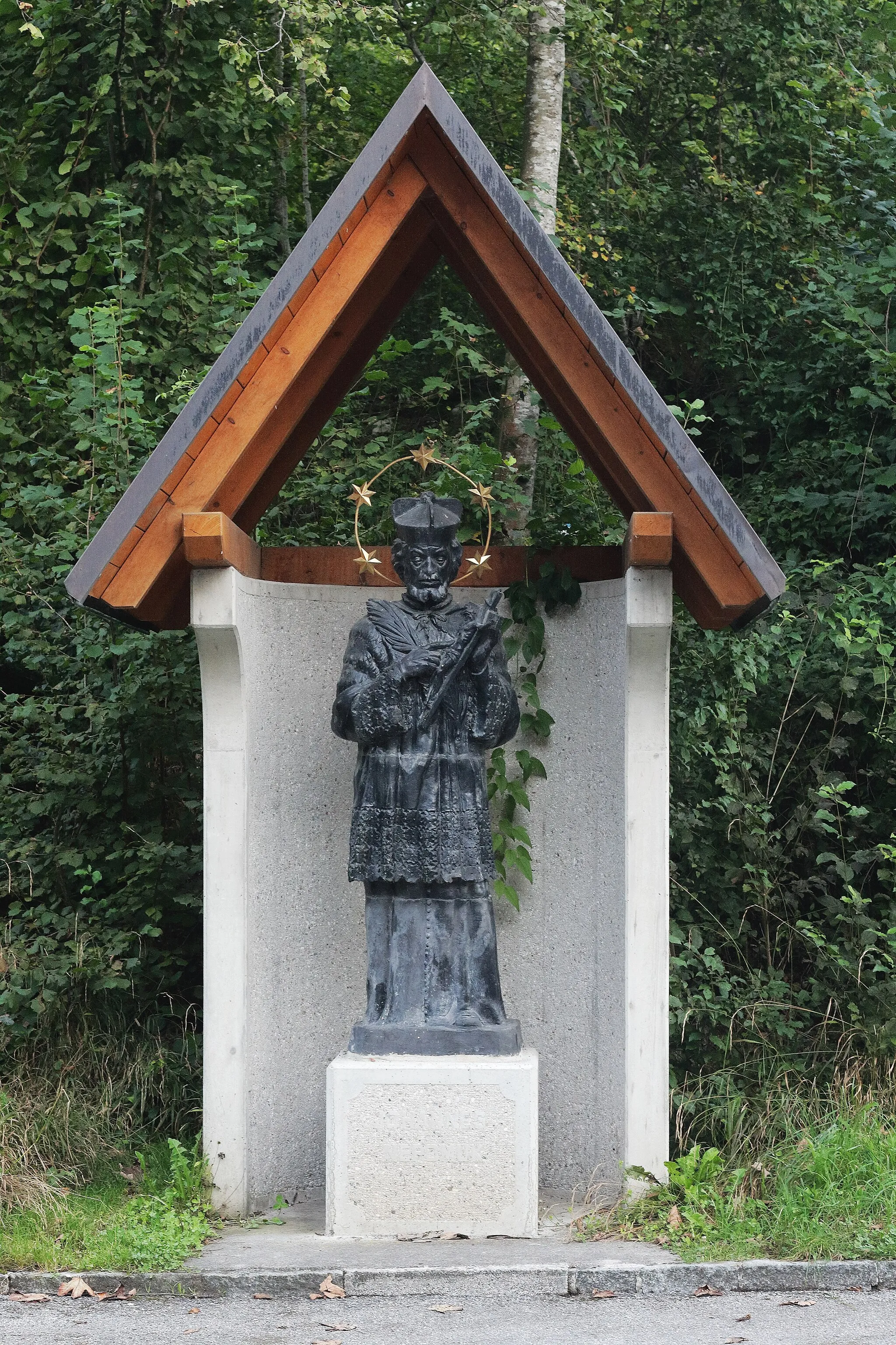 Photo showing: Johannes Nepomuk als Brückenheiliger an der Ramsauerbrücke über die Steyr in Frauenstein, Molln/Ramsau (Frauensteiner Straße L1322).