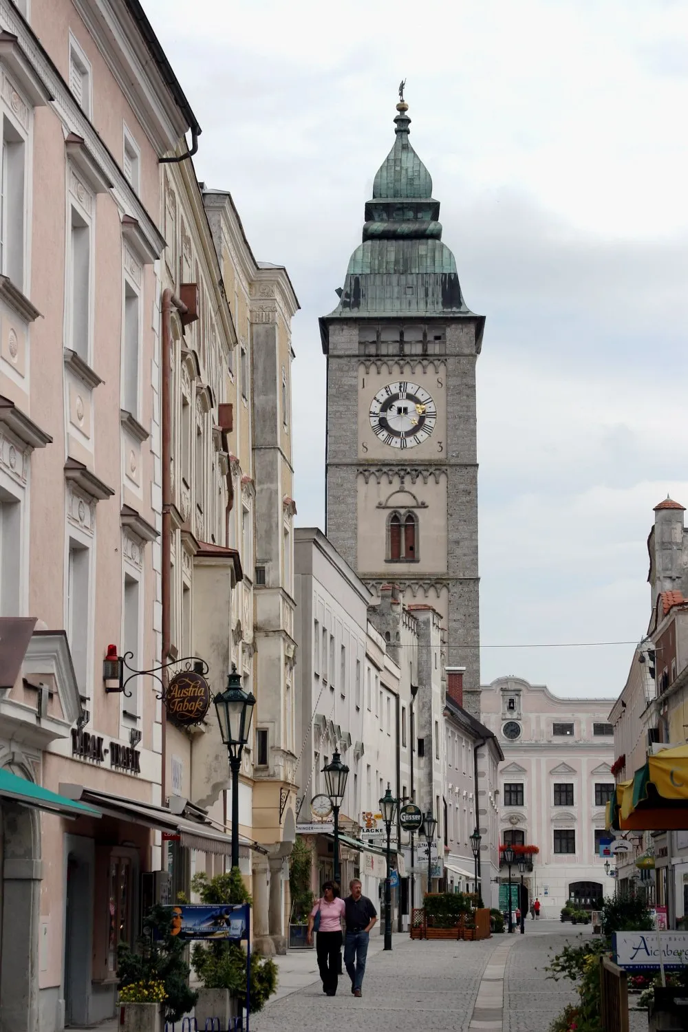 Photo showing: Description:

Historic town center of Enns in Upper Austria with city tower
Historische Altstadt von Enns in Oberösterreich mit Stadtturm own image, taken July 24, 2005
Photographer: Herbert Ortner, Vienna, Austria