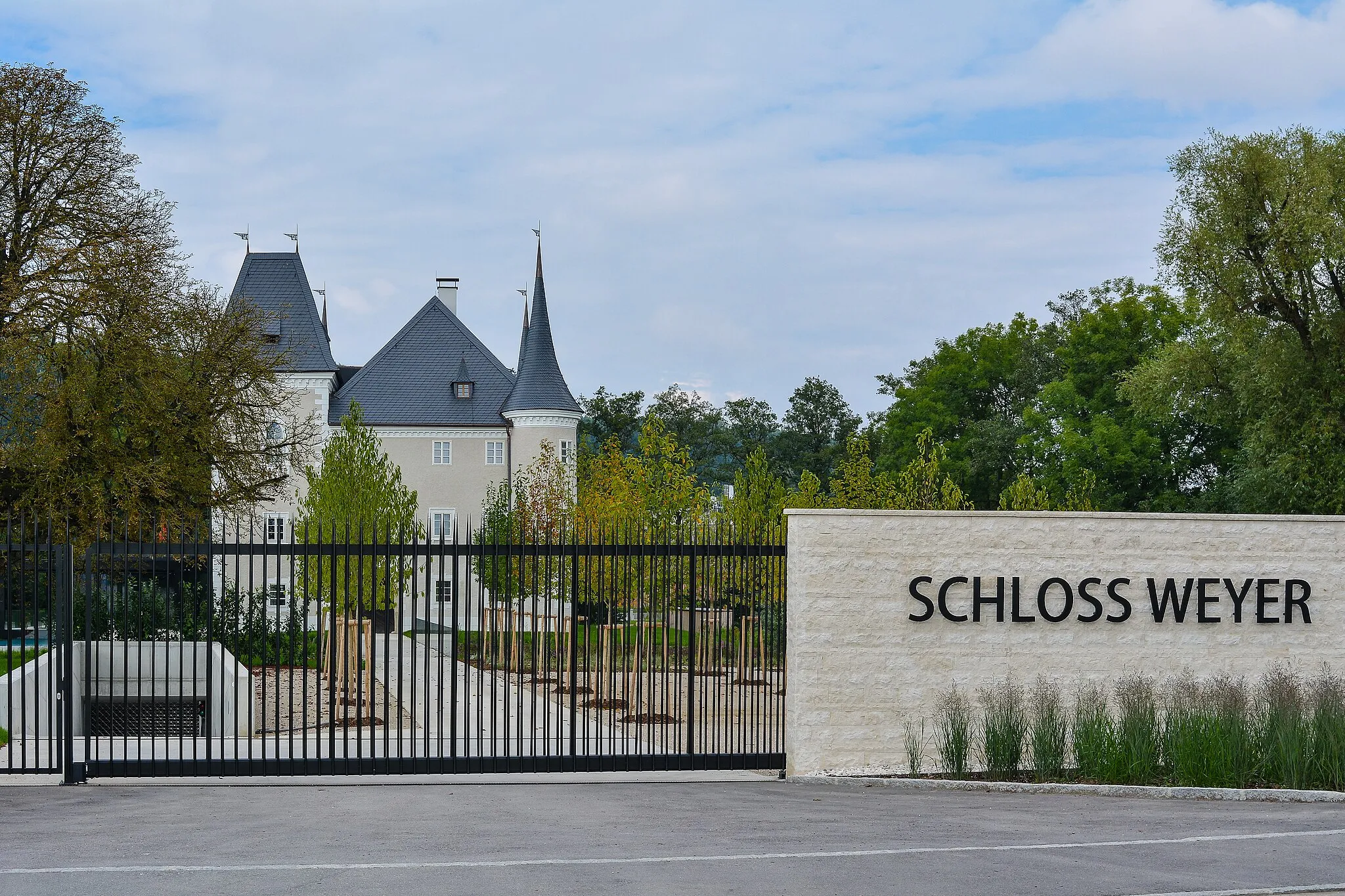 Photo showing: Schloss Weyer nach Abschluss der Renovierung 2014