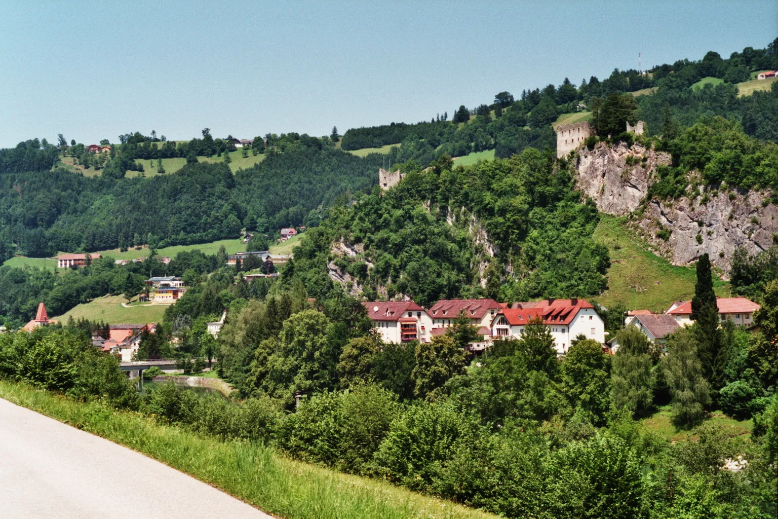 Photo showing: Losenstein with its castle from the Enns-bikeway