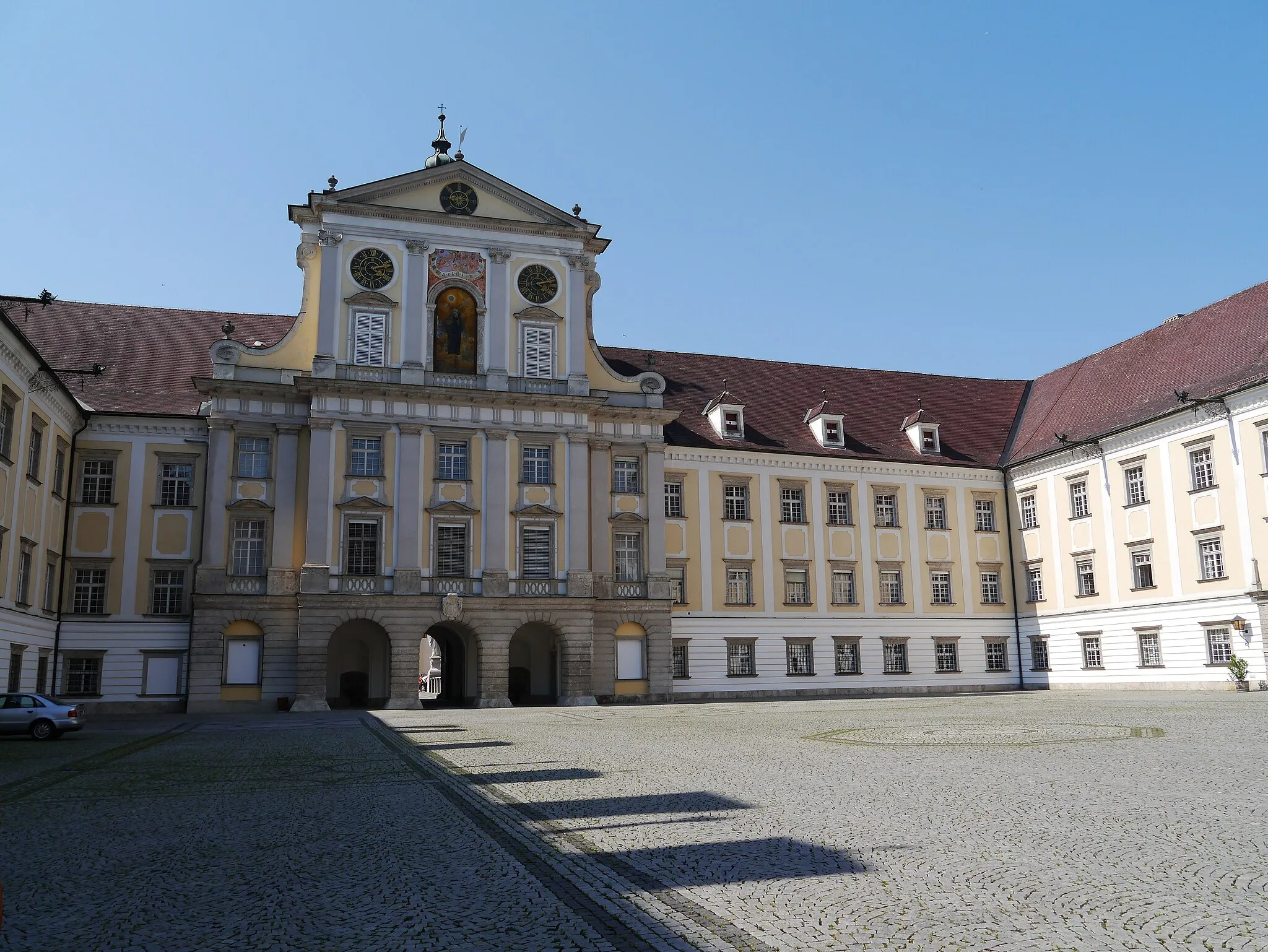 Photo showing: Second Inner Courtyard of Kremsmünster Abbey, Kremsmünster, Upper Austria