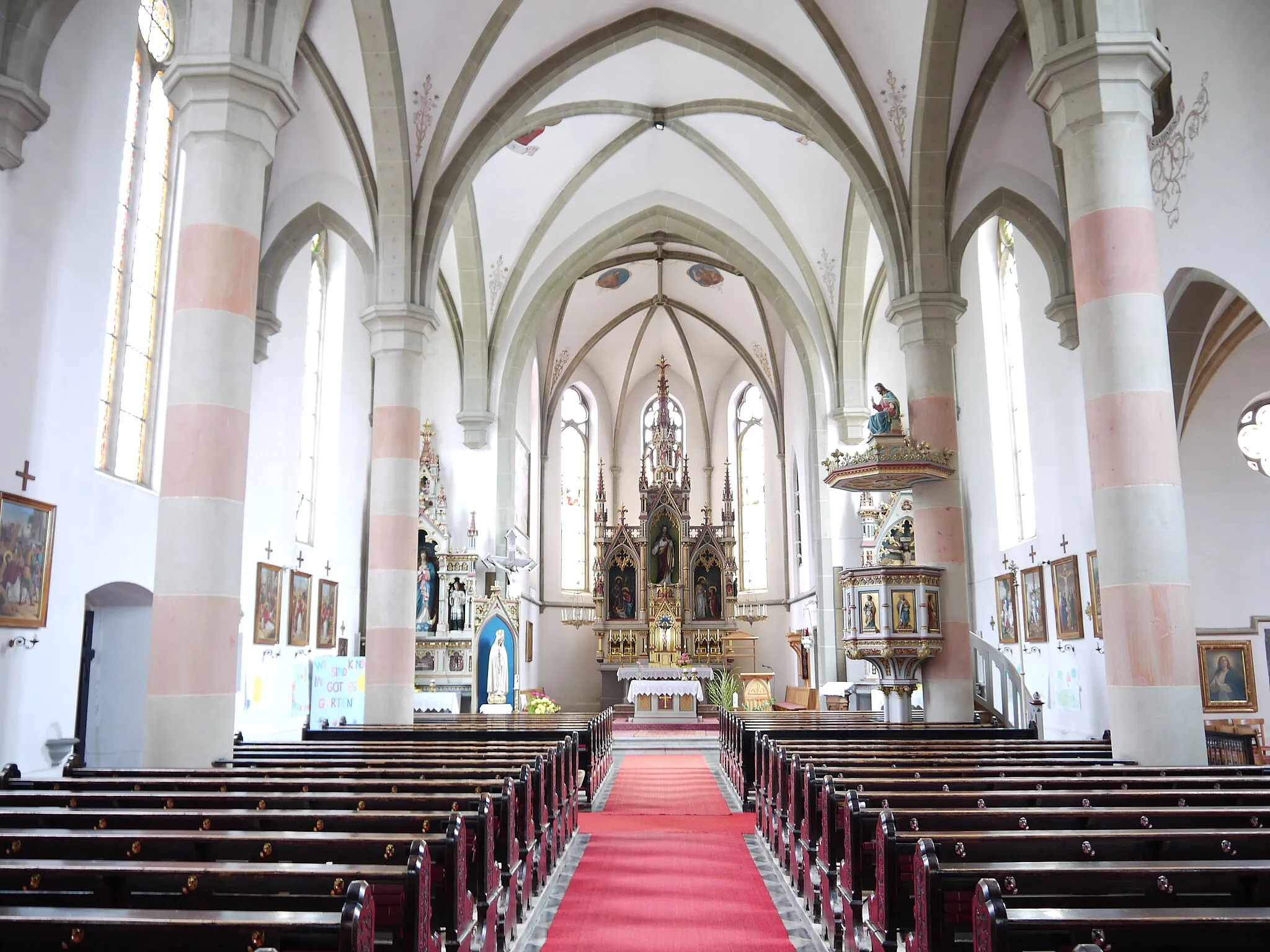 Photo showing: Kath. Pfarrkirche Zum heiligsten Herzen Jesu