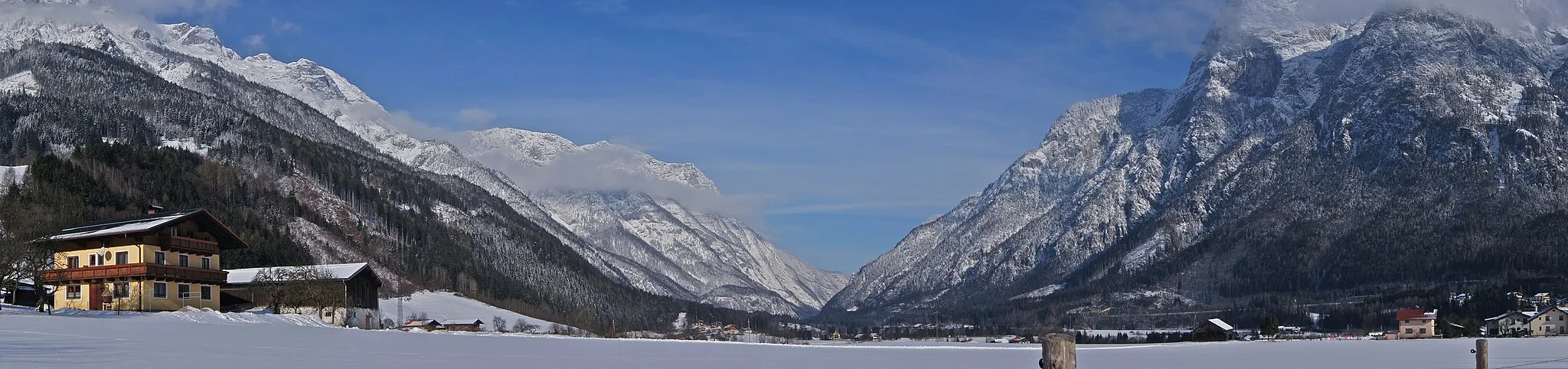 Photo showing: Ein Winterpanorama des Tennecker Kessels in Salzburg, Österreich.