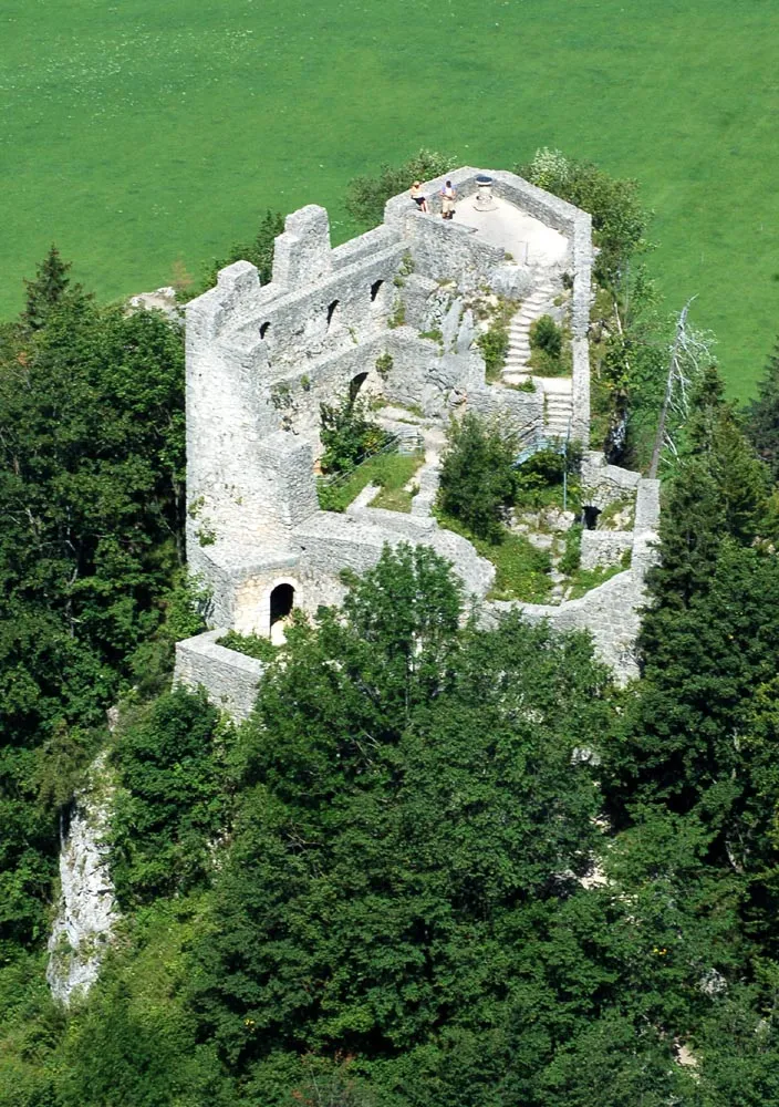 Photo showing: Burg Wartenfels (924 m) vom Westgrat des Schobers