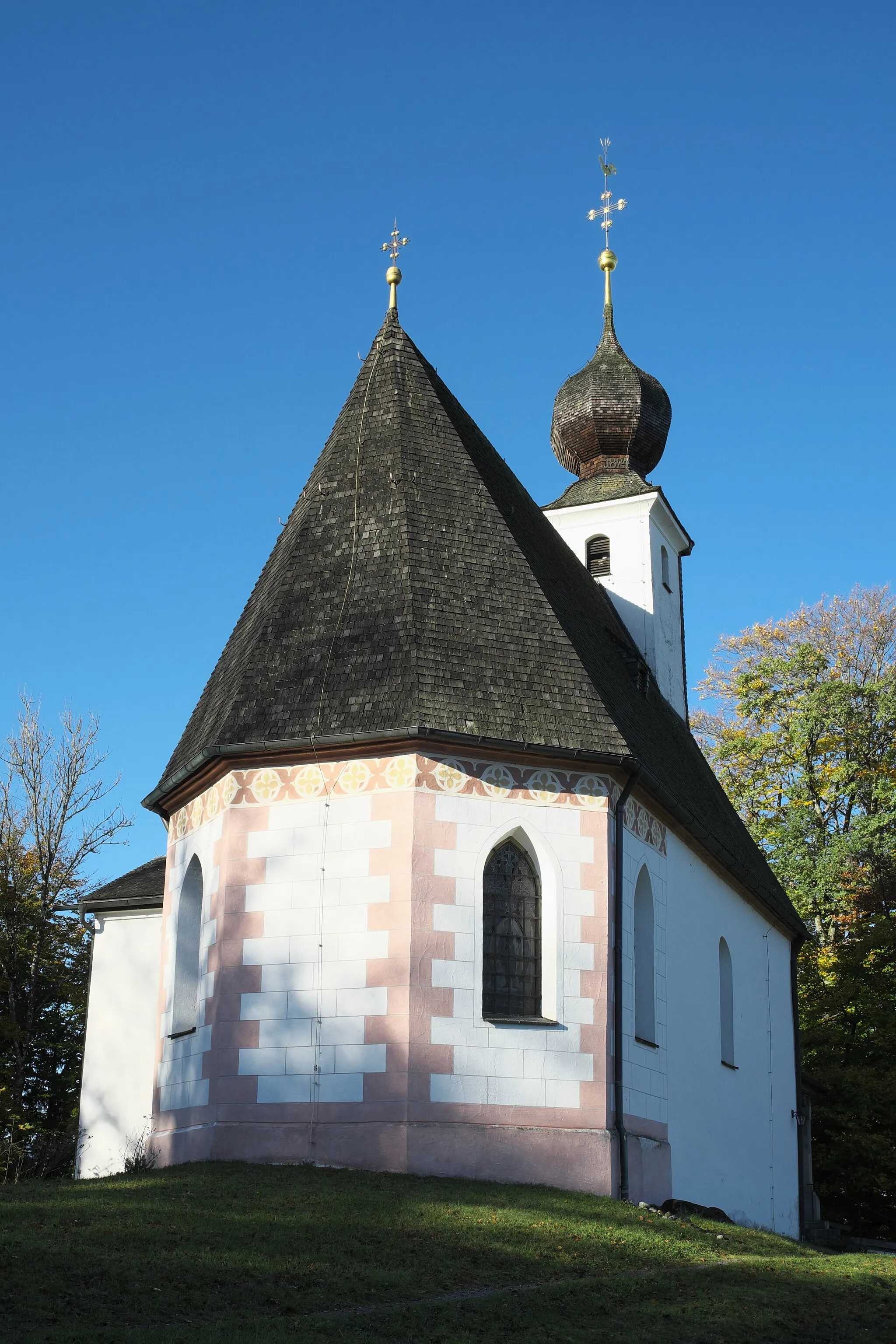 Photo showing: Katholische Filialkirche St. Johannes der Täufer in Sankt Johann (Siegsdorf) im Landkreis Traunstein (Bayern/Deutschland)