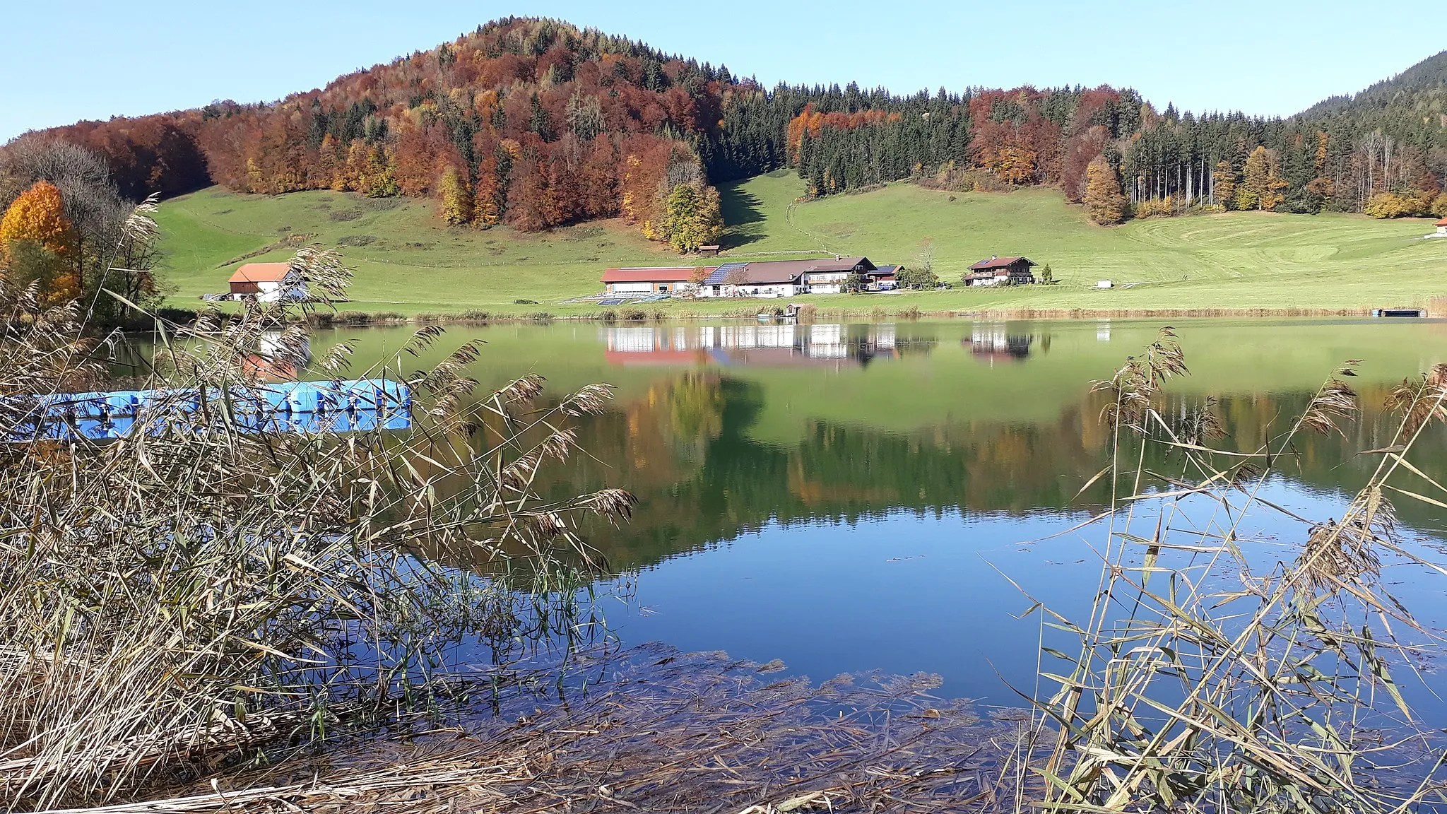 Photo showing: Froschsee is a small lake in the East of Ruhpolding, Bavaria, Germany.