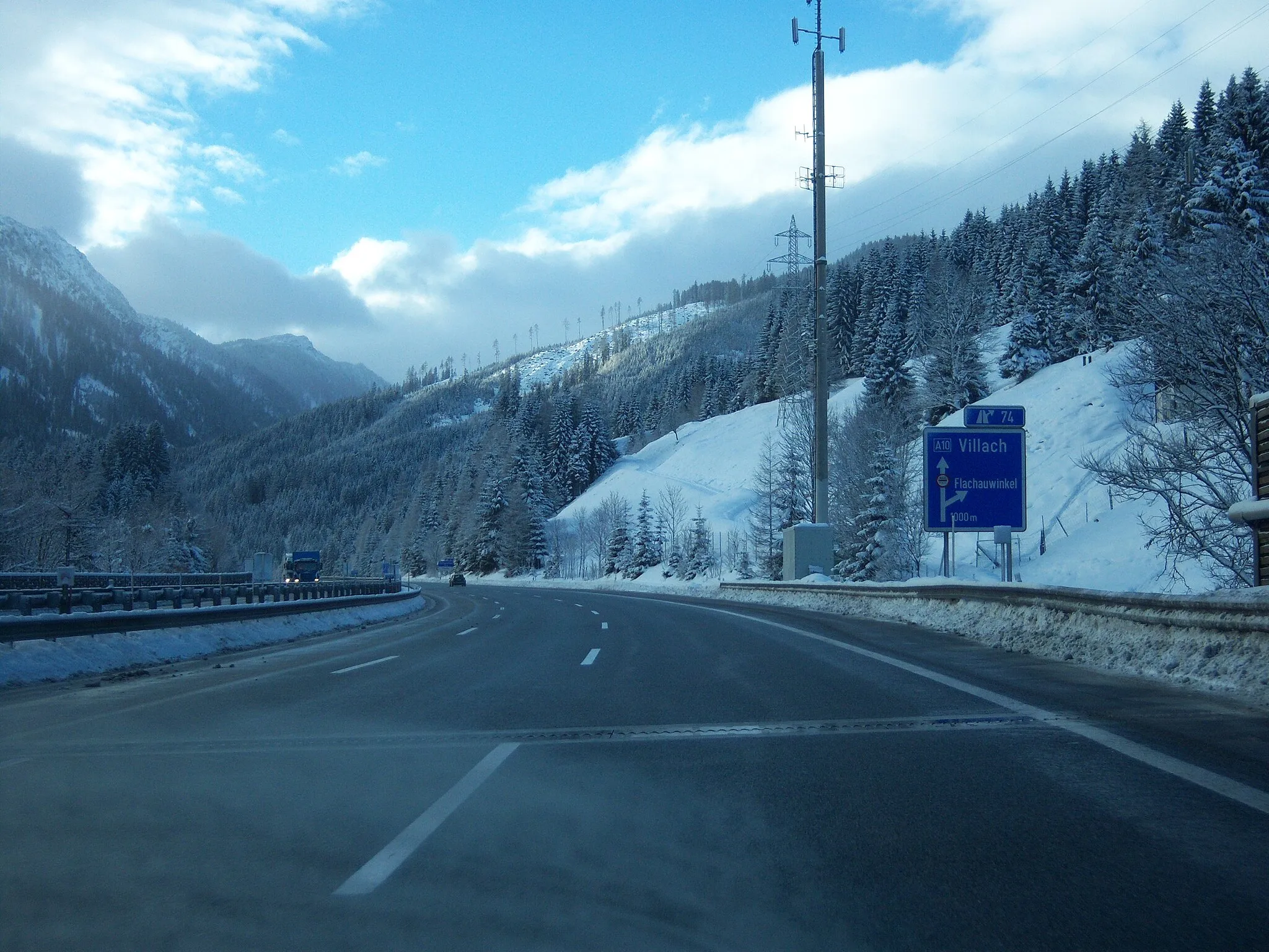 Photo showing: Tauern Autobahn A10 Richtung Villach im Bereich der Anschlussstelle Flachauwinkel