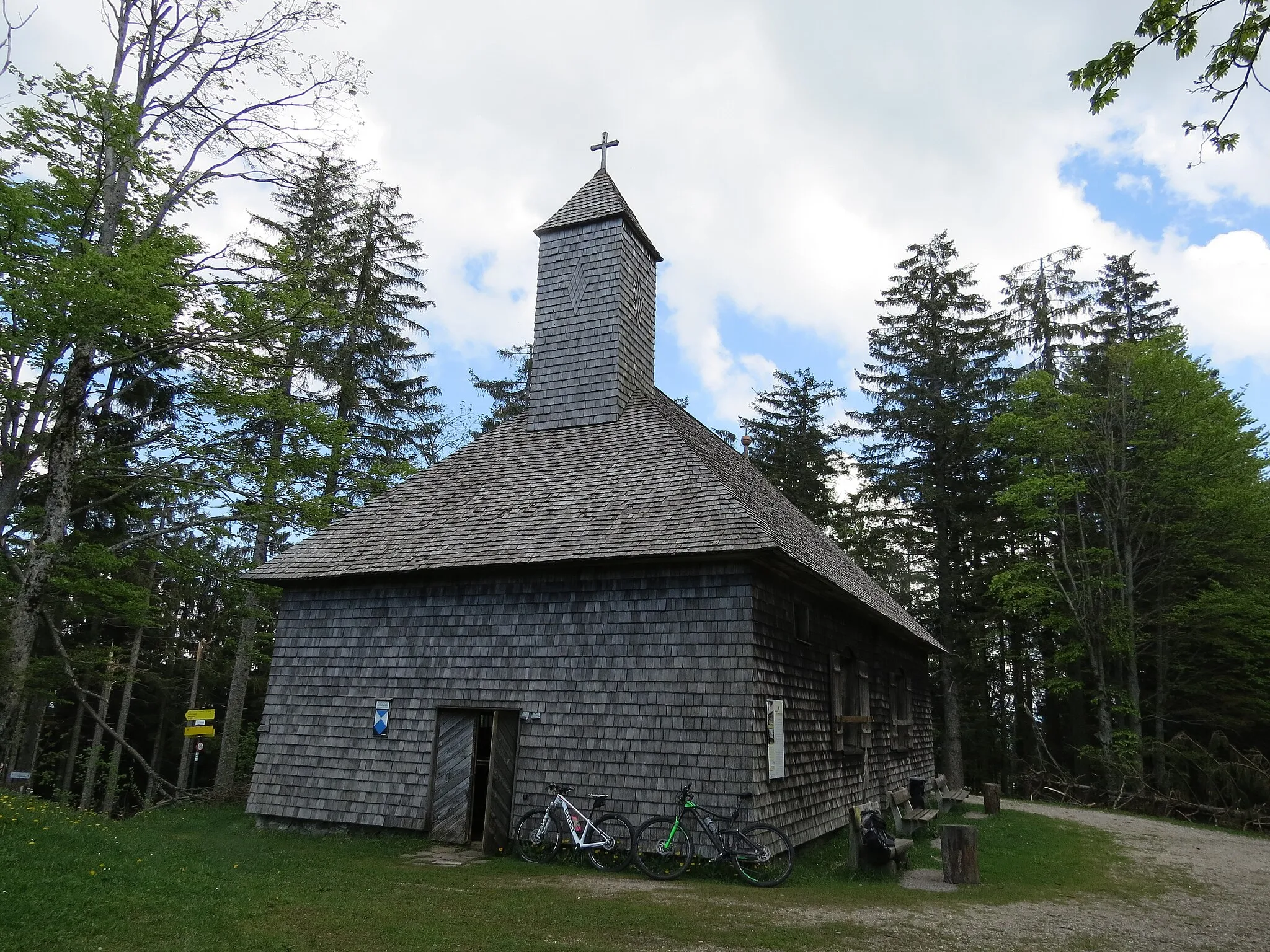 Photo showing: Die katholische Filialkirche St. Kolomann in Tiefgraben (Oberösterreich) wurde 1742 errichtet.

This media shows the protected monument with the number 110724 in Austria. (Commons, de, Wikidata)