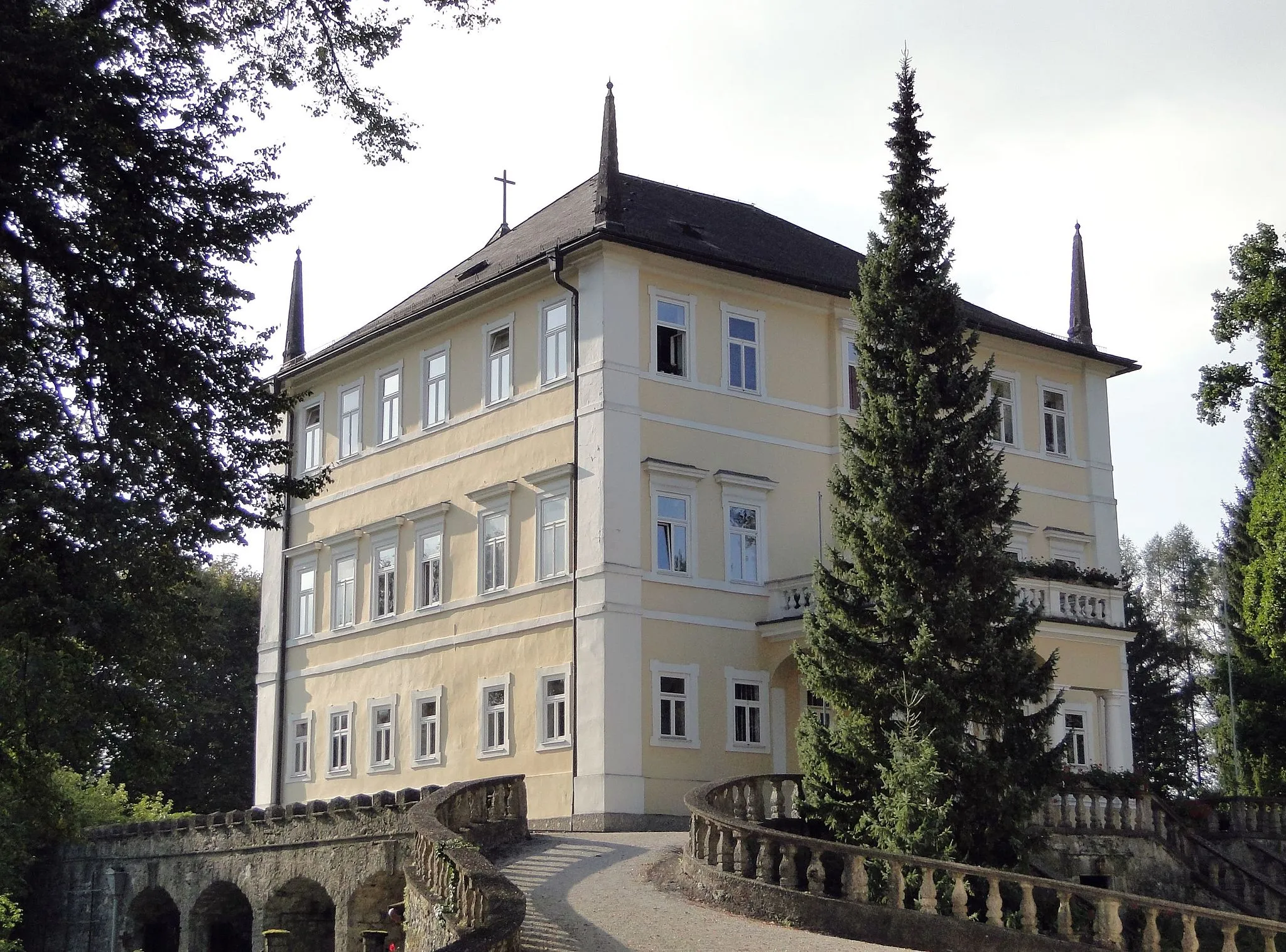 Photo showing: Schloss Emsburg (Kreuzhofschloss) mit Inventar