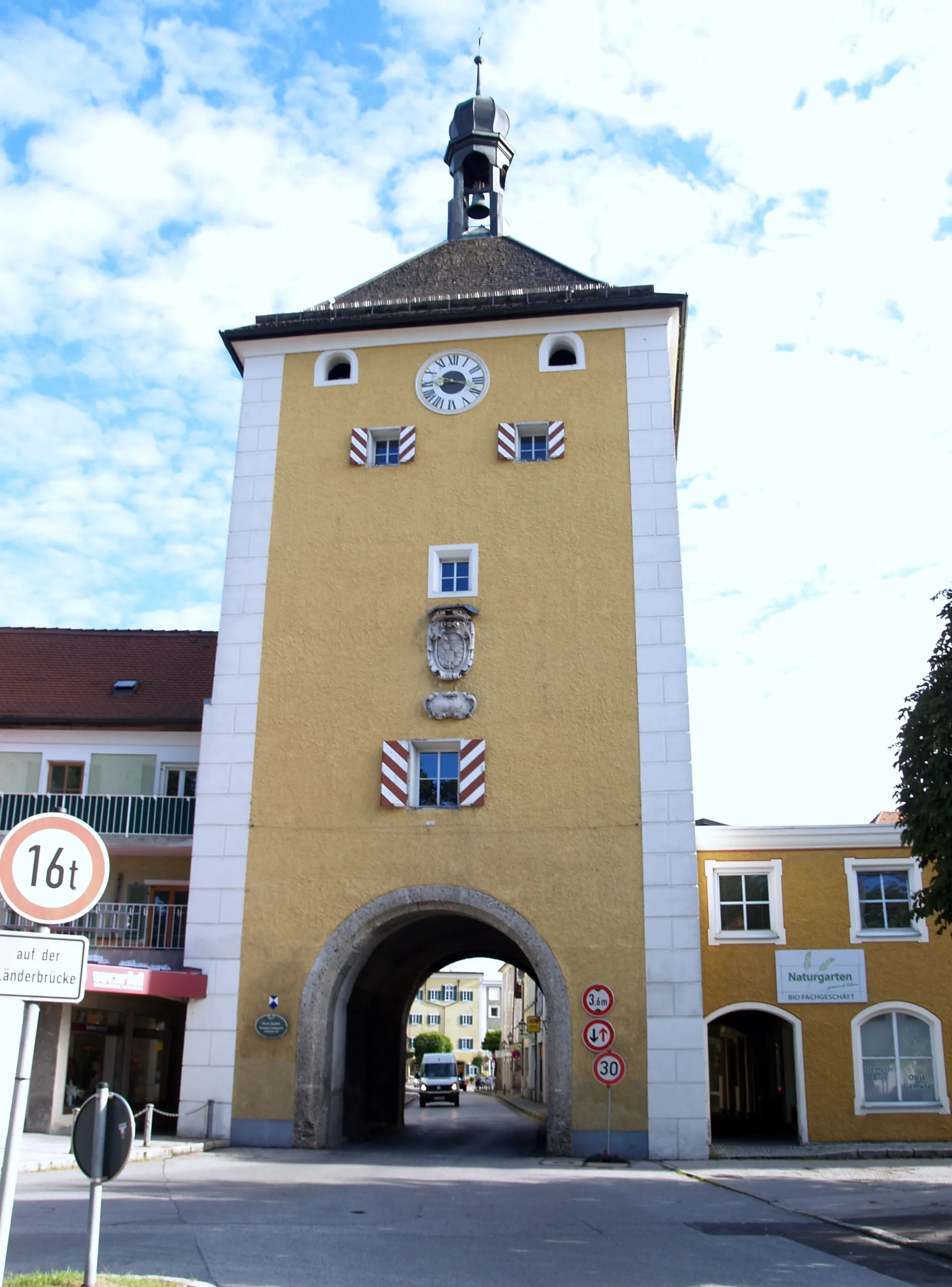 Photo showing: This is a photograph of an architectural monument. It is on the list of cultural monuments of Bayern, no. D-1-72-122-88.