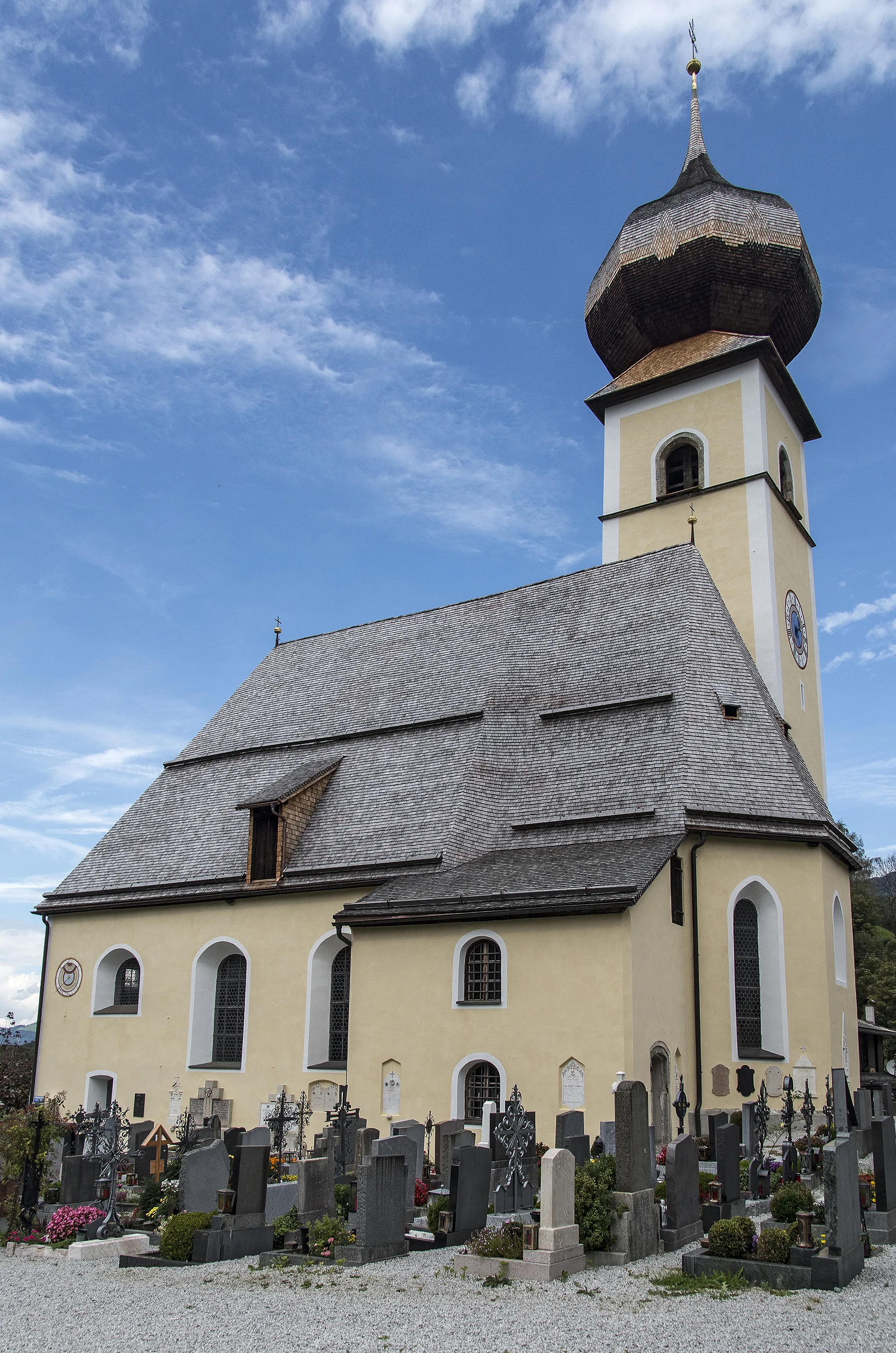 Photo showing: Kath. Pfarrkirche hl. Rupert und Friedhof