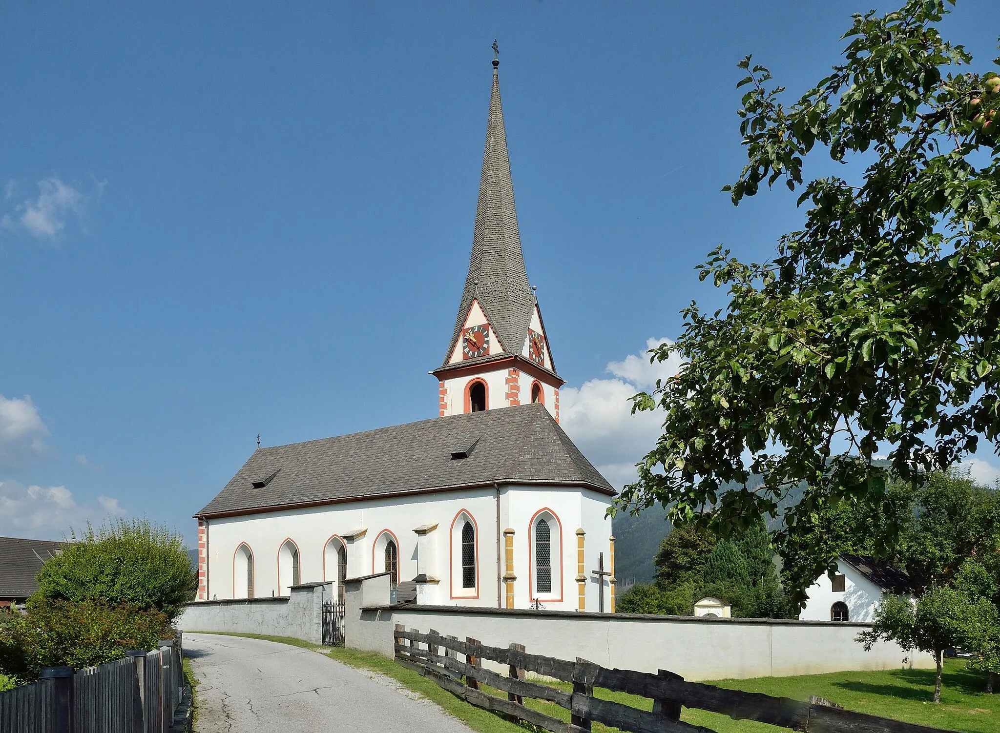 Photo showing: Pfarrkirche hl. Margaretha in Sankt Margarethen im Lungau von Südost.