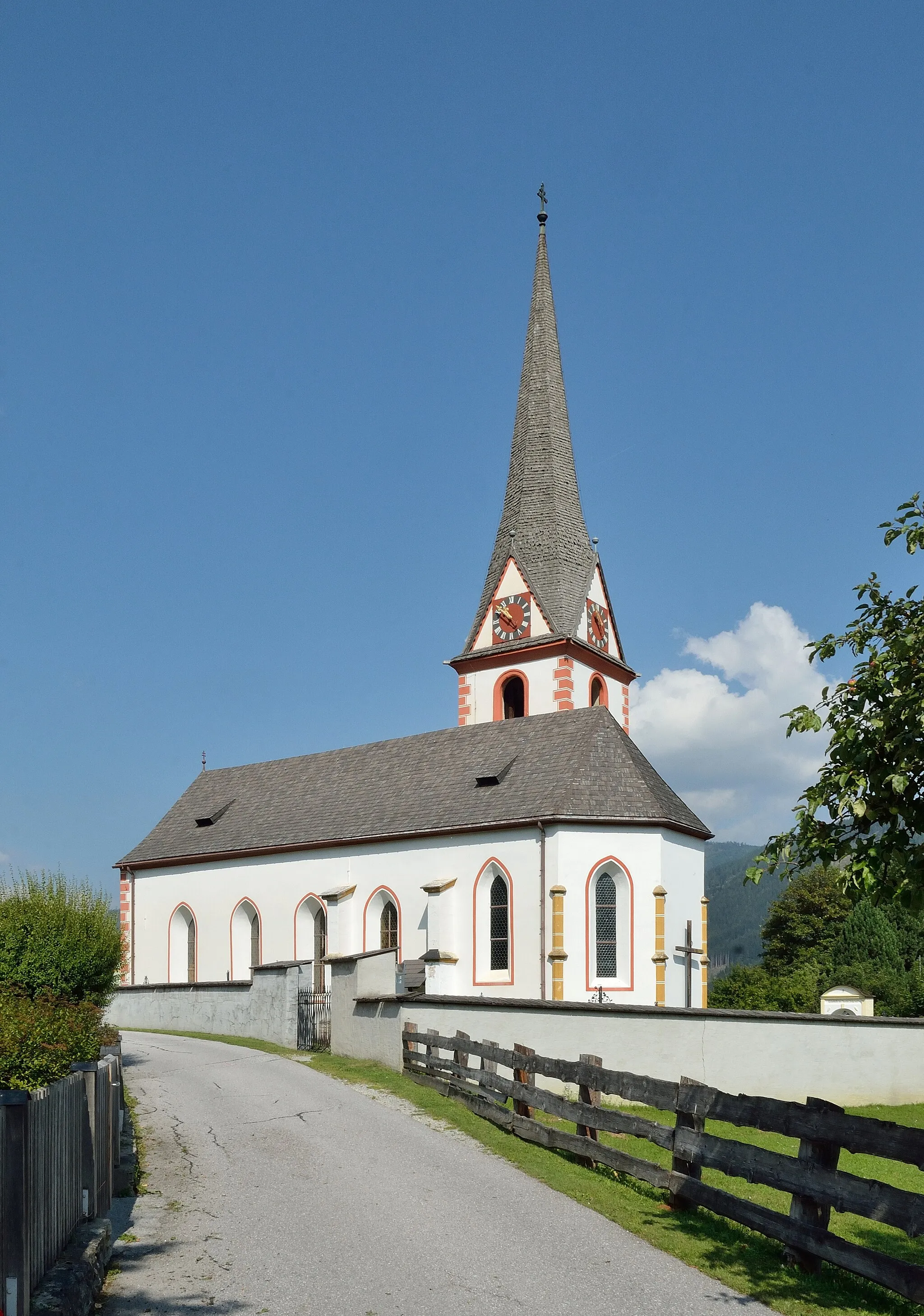 Photo showing: Pfarrkirche hl. Margaretha in Sankt Margarethen im Lungau von Südost.