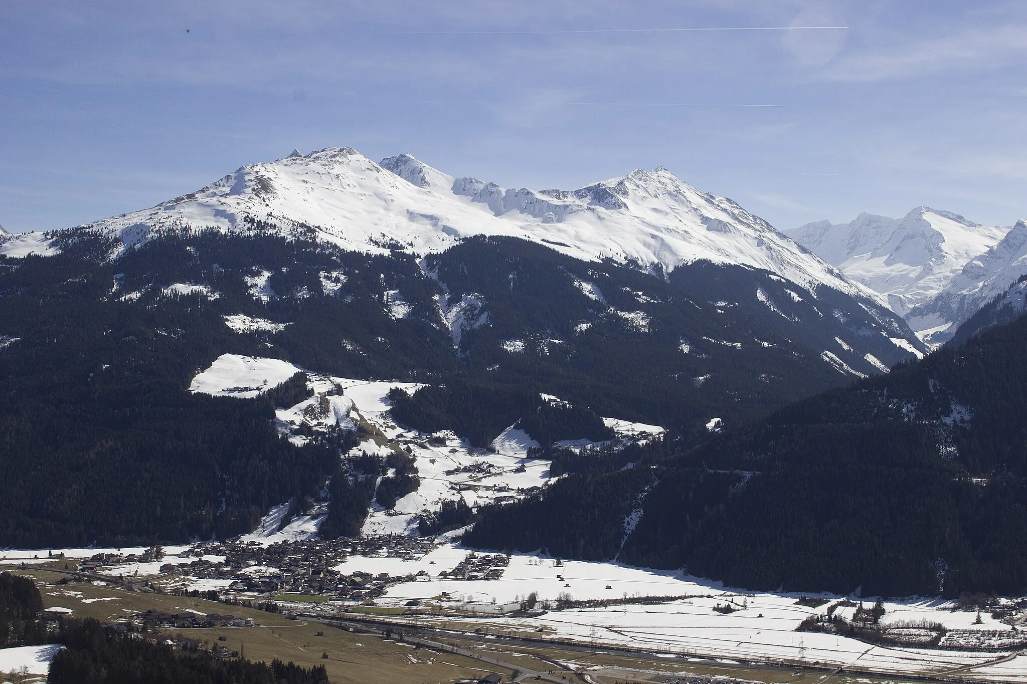 Photo showing: Hollersbach im Pinzgau gegen die Hohen Tauern