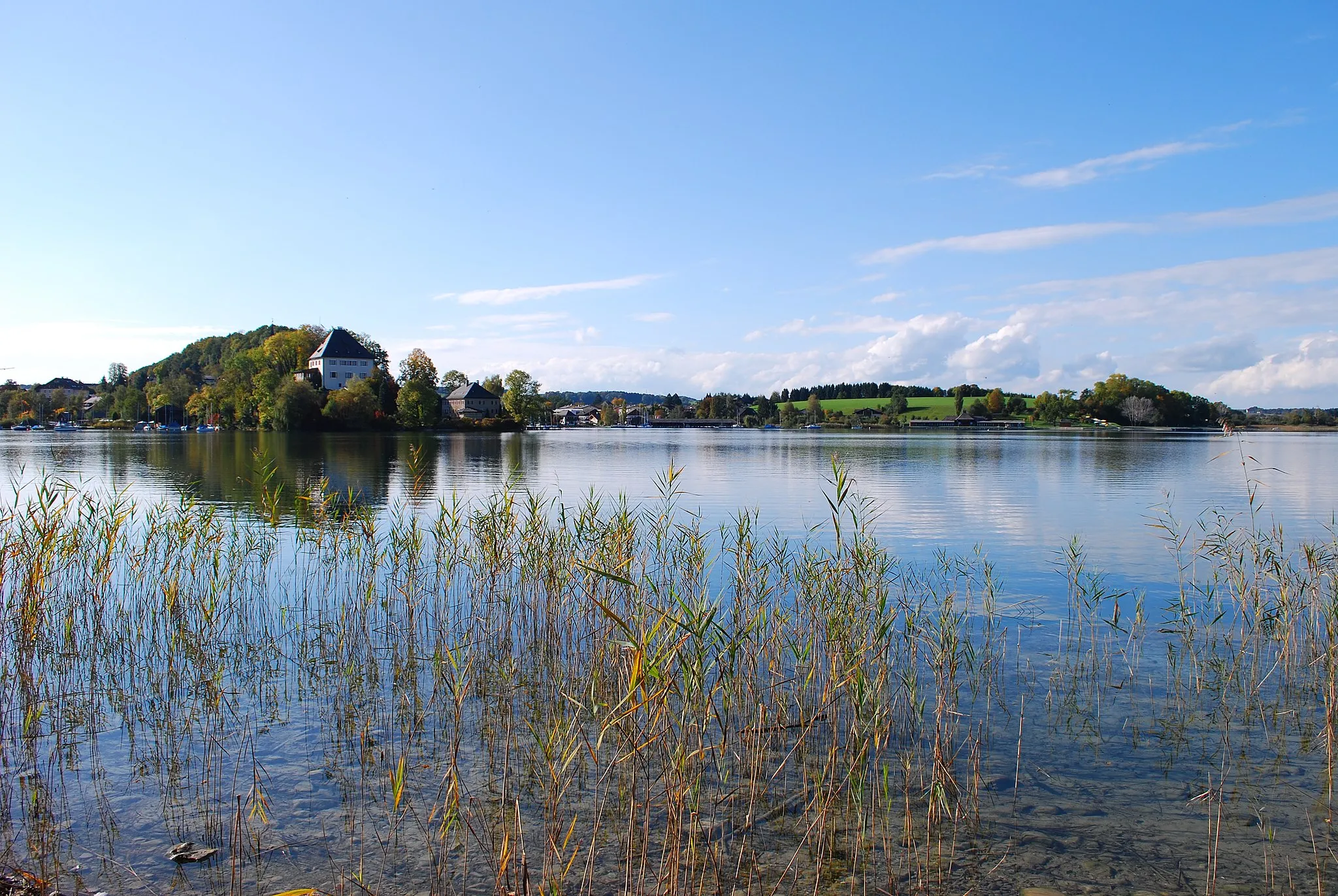 Photo showing: Mattsee - Panorama mit Schloß