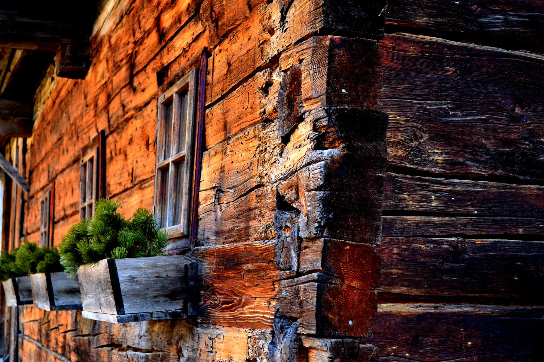 Photo showing: 500px provided description: Detail on a 400 year old mountain -farmhouse in Werfenweng (Salzburg/Austria) [#building ,#old house ,#400 years ,#Werfenweng ,#Salzburg]