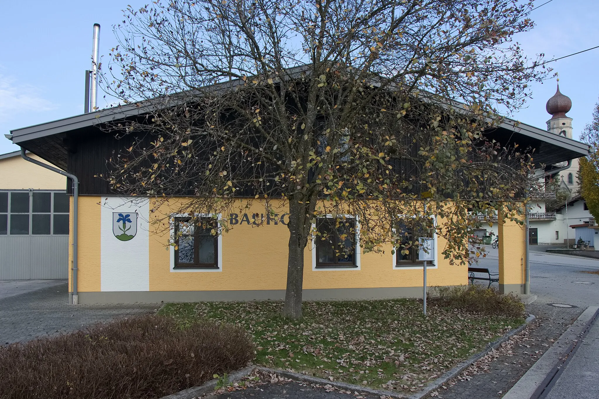 Photo showing: Geretsberg (Bezirk Braunau am Inn): Bauhof mit dem Gemeindewappen