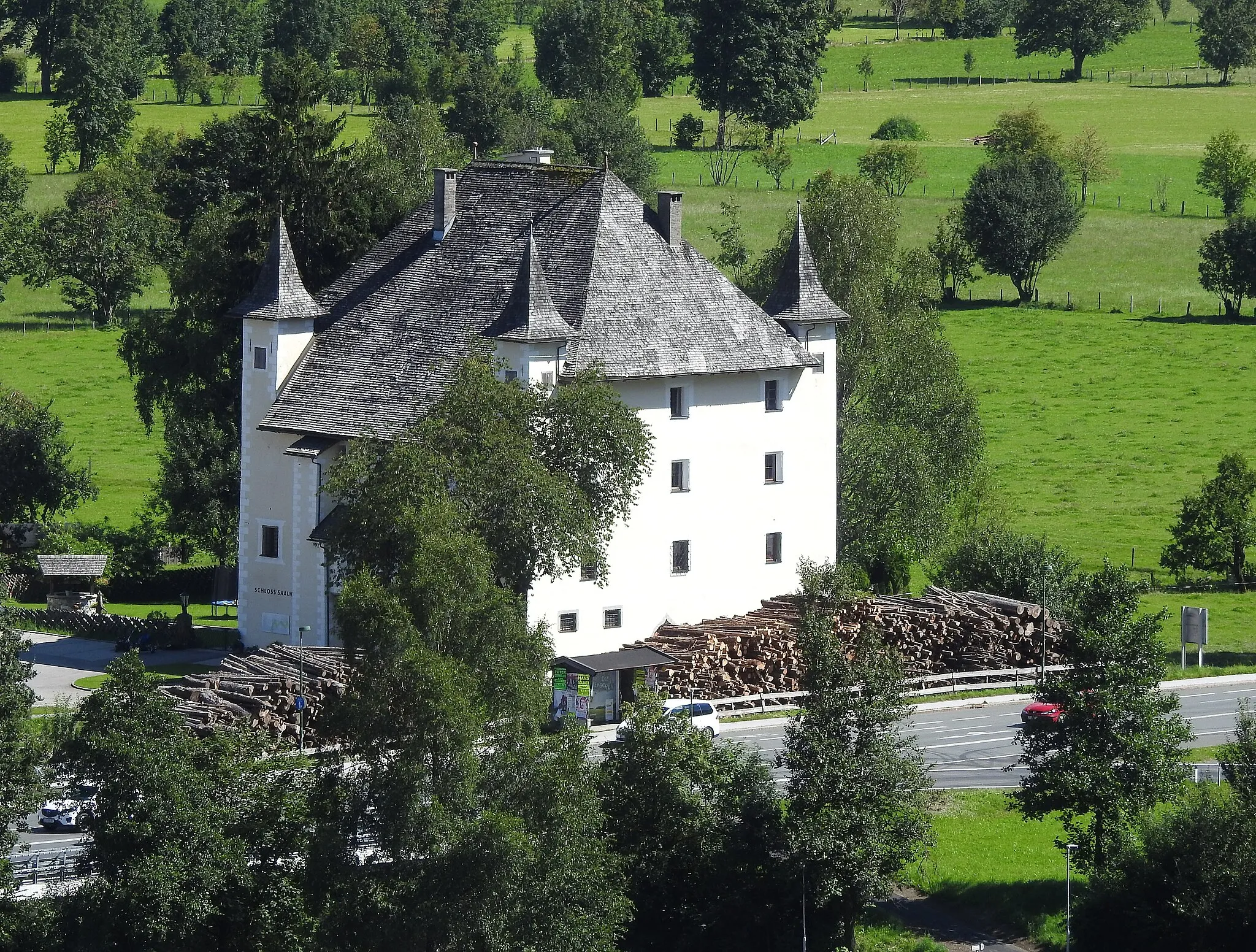 Photo showing: Saalhof Castle Maishofen, Salzburg (state), Austria