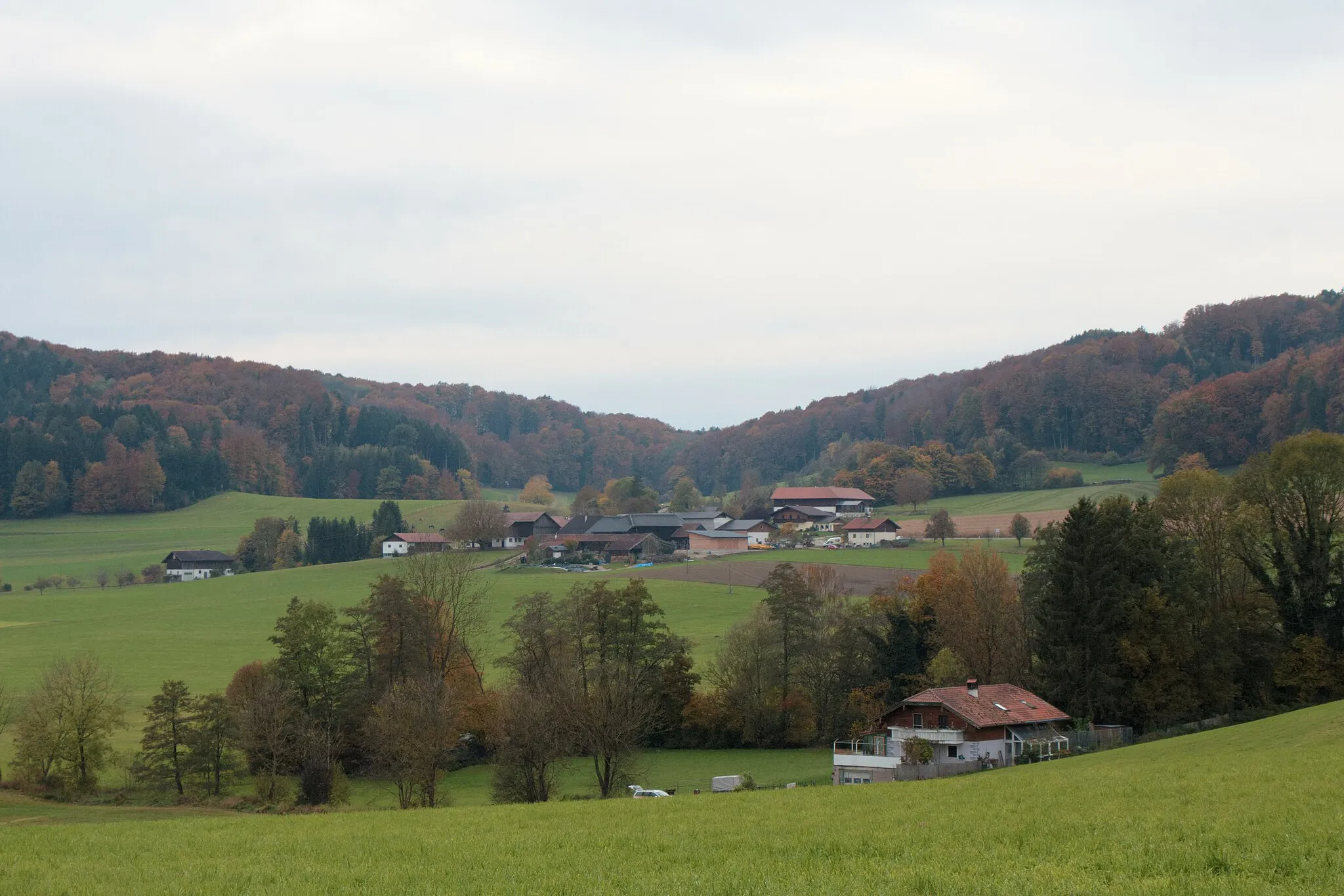 Photo showing: Perwang am Grabensee (Bezirk Braunau am Inn): Blick nach Gumperding