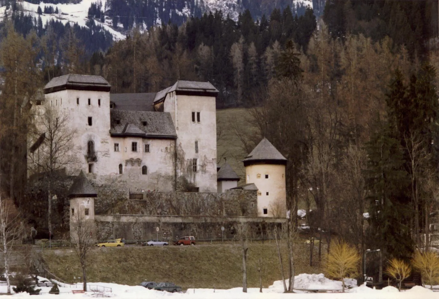 Photo showing: Schloss Goldegg, Südseite,
selbst fotografiert, MacElch (Rainer Kunze), 1986