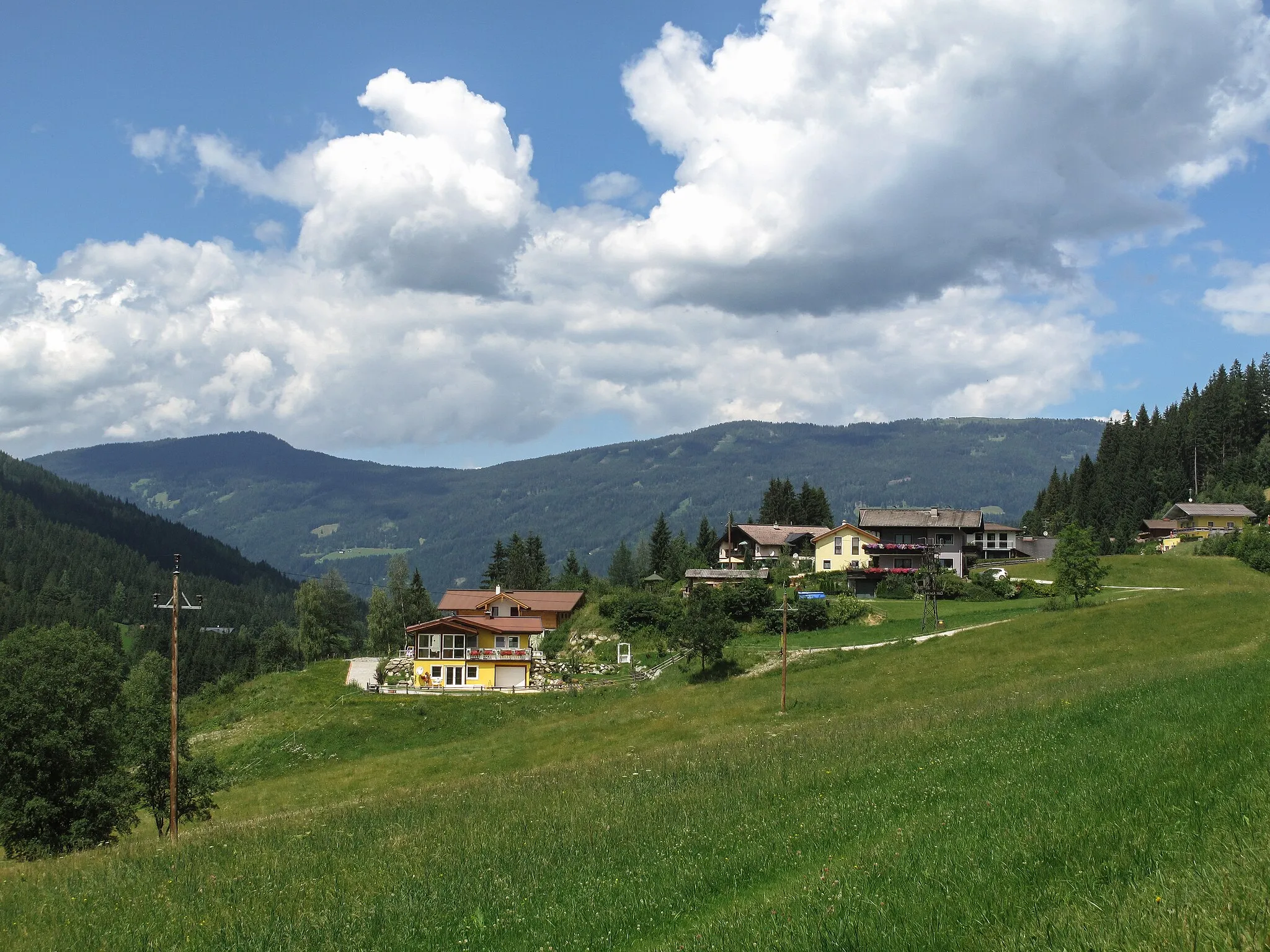 Photo showing: Between Untertauern_and_Radstadt,_panorama_(with houses)